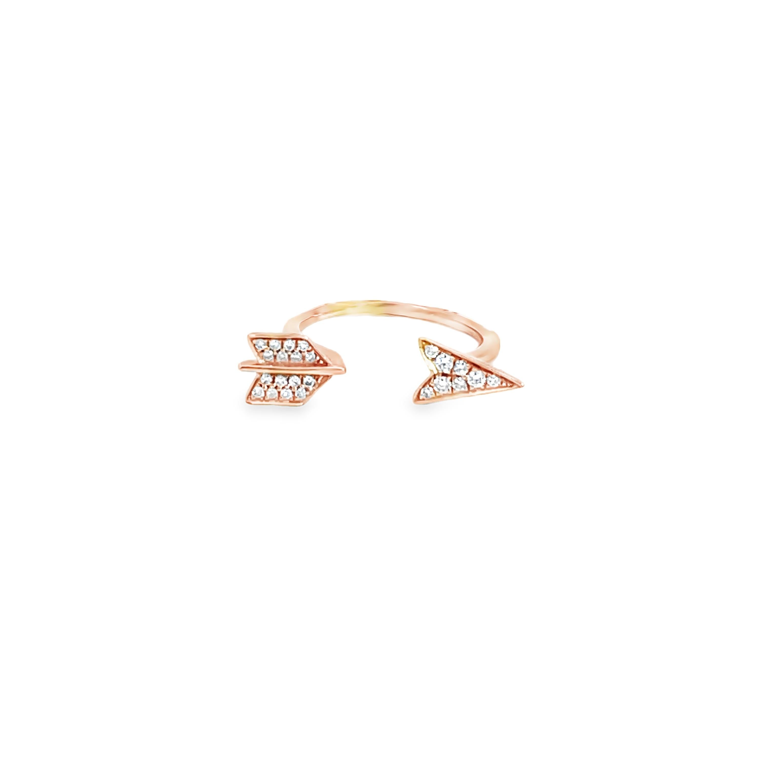 Taglio rotondo Anello di moda in oro rosa con diamante Arrow da 0,15 carati in vendita