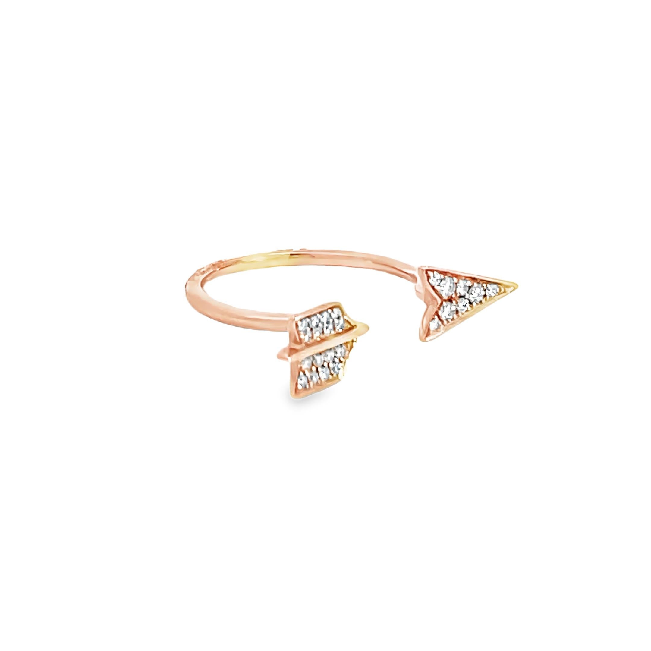 Anello di moda in oro rosa con diamante Arrow da 0,15 carati In condizioni Nuovo in vendita a Great Neck, NY