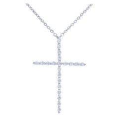 Collier croix en or blanc 14 carats et diamants 0,15 carat