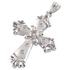 Pendentif croix en or blanc avec diamants ronds 0,15 carat