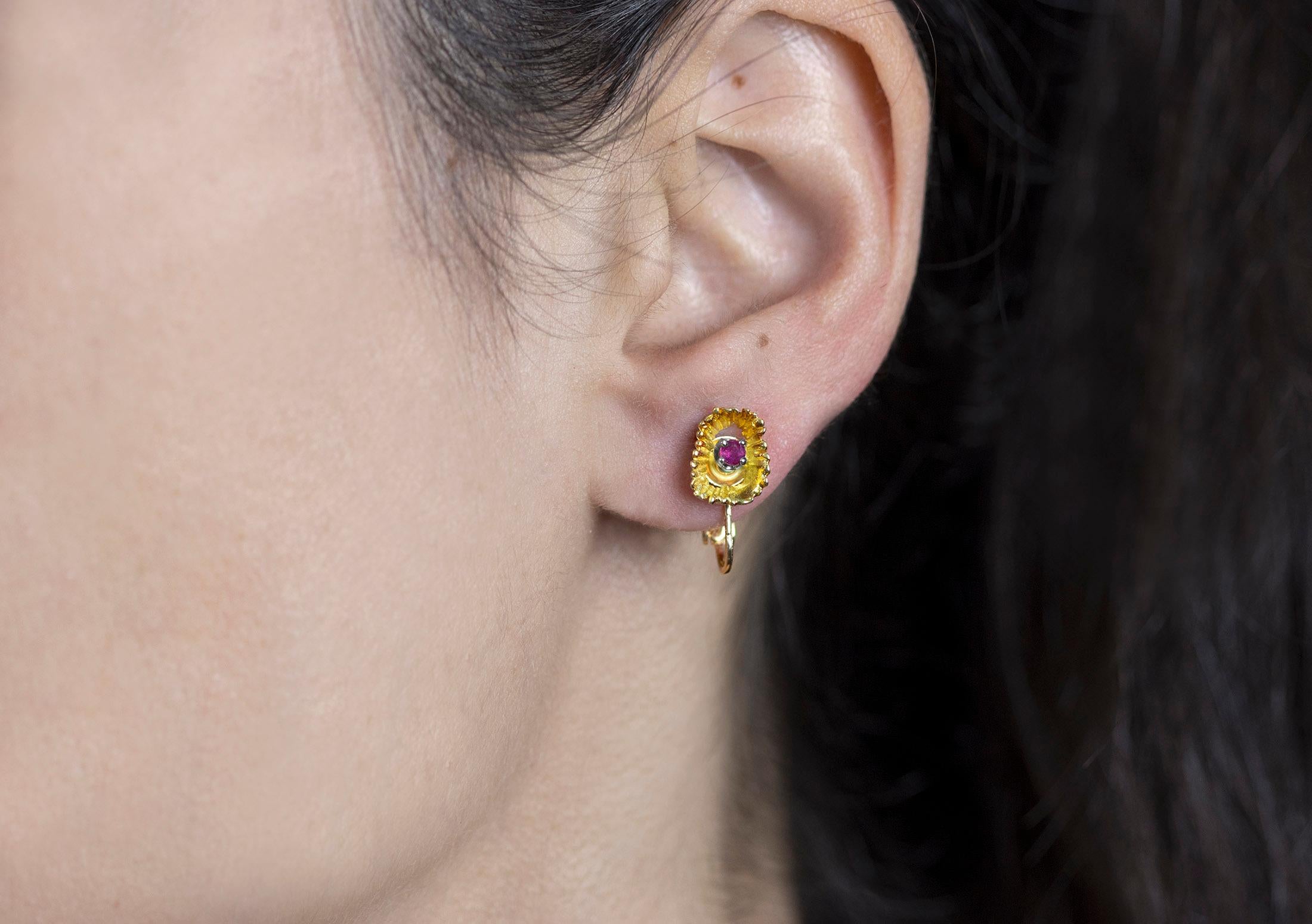 0,15 Karat runder Rubin Koralle Riff Design Antike Mode Ohrringe (Rundschliff) im Angebot