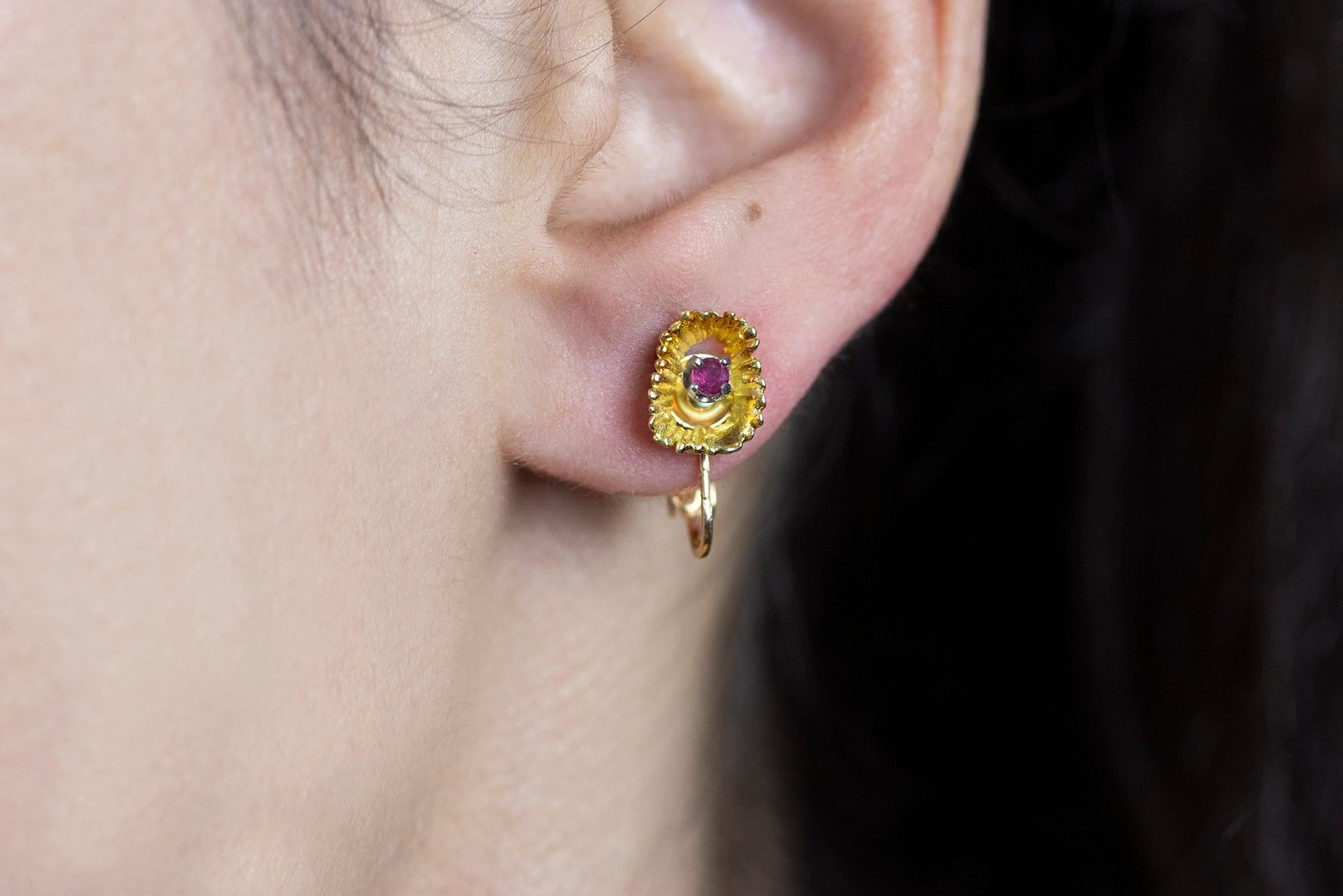Antique 0.15 Carat Round Cut Ruby Coral Reef Fashion Earrings in Yellow Gold In Good Condition For Sale In New York, NY