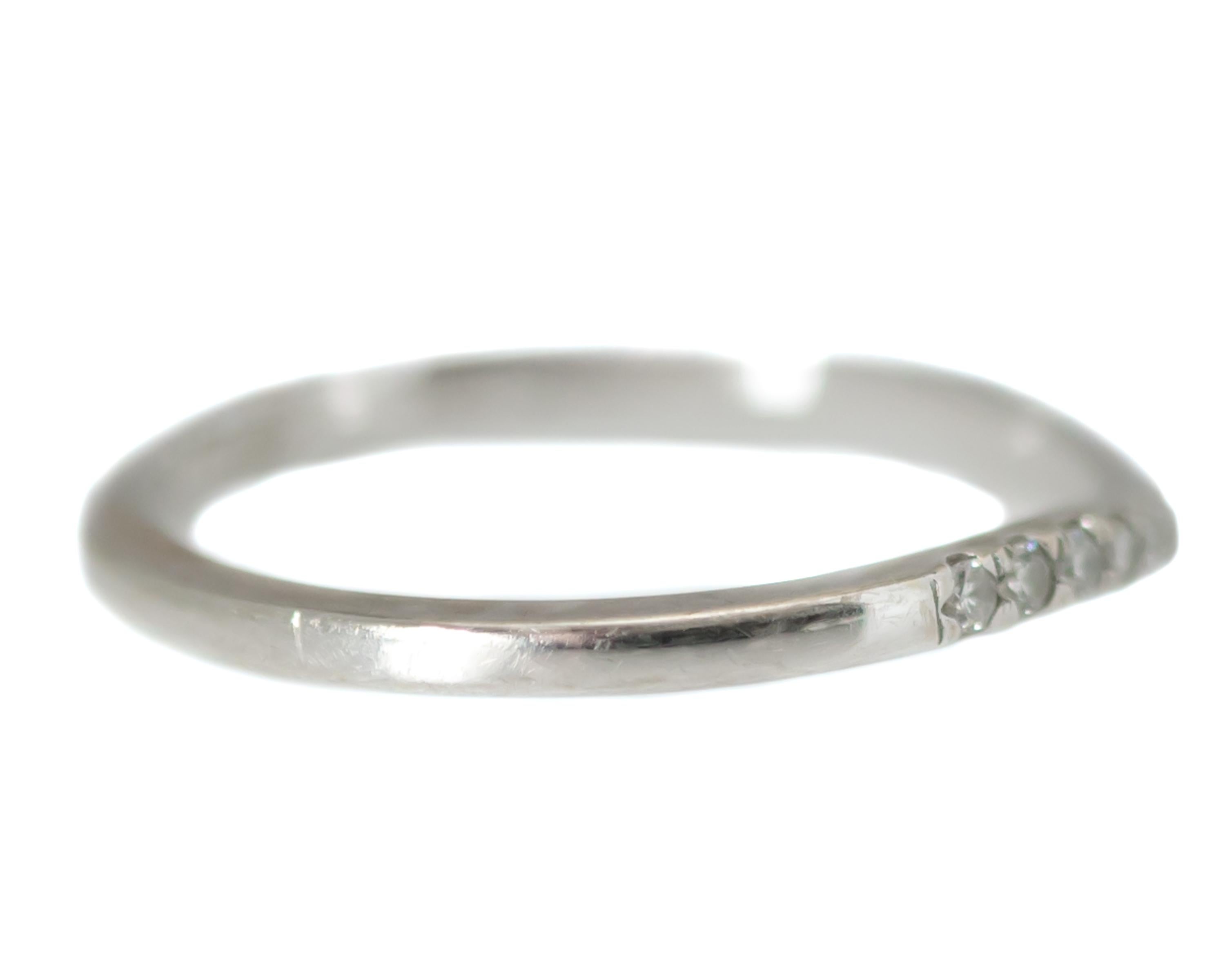 Contemporary 0.15 Carat Total Diamond and 18 Karat White Gold Curved Wedding Band For Sale