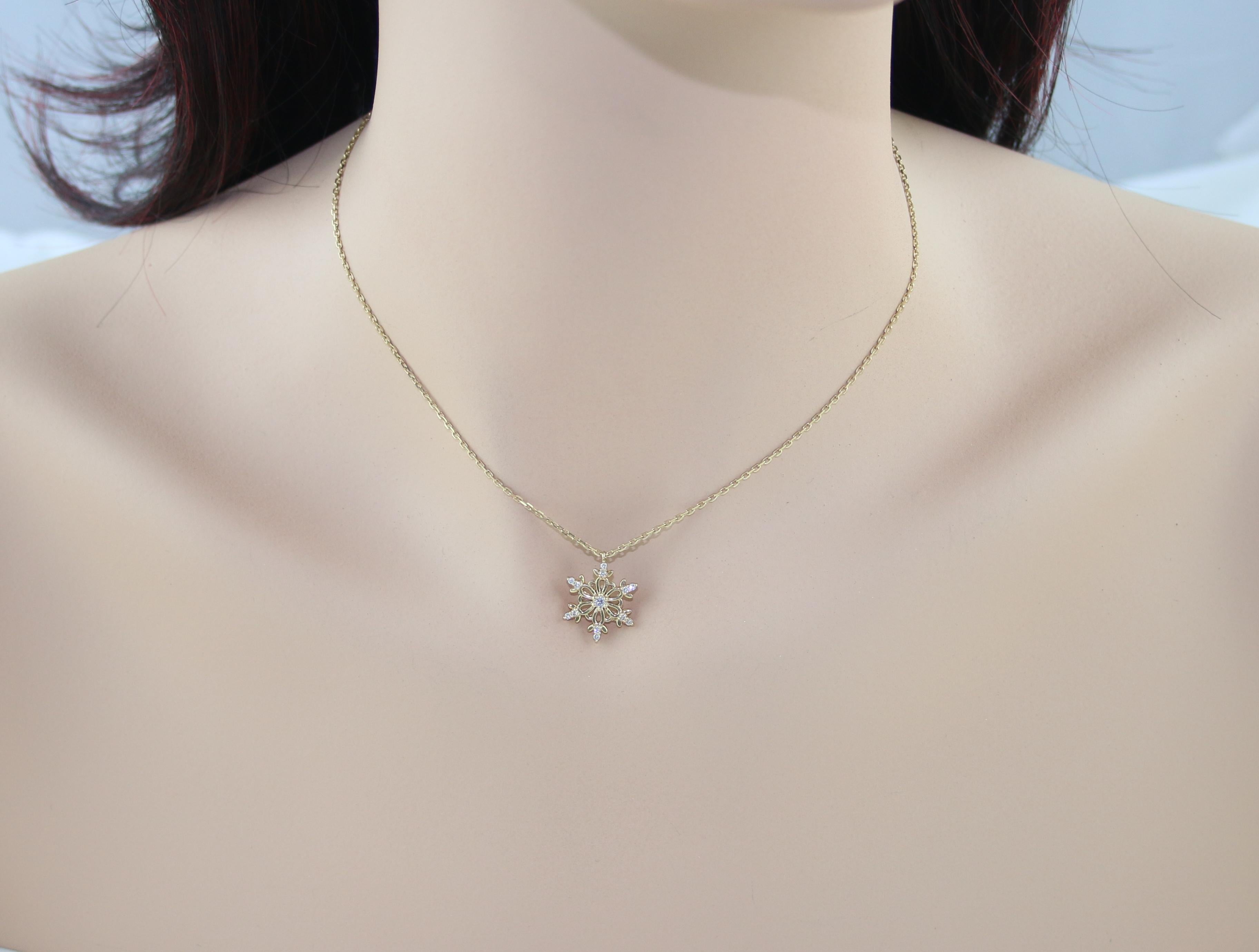 Round Cut 0.15 Carats Diamond & Yellow Gold Snowflake Pendant Chain Necklace