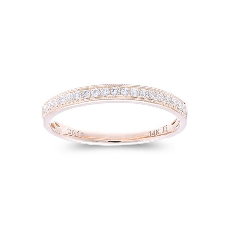 Diamants : Dix-neuf excellents diamants ronds méticuleusement sélectionnés ornent cette alliance, chacun étant solidement serti dans une délicate monture micro pavée, créant un éclat continu et délicat. Le poids total de 0.15 carat garantit un éclat