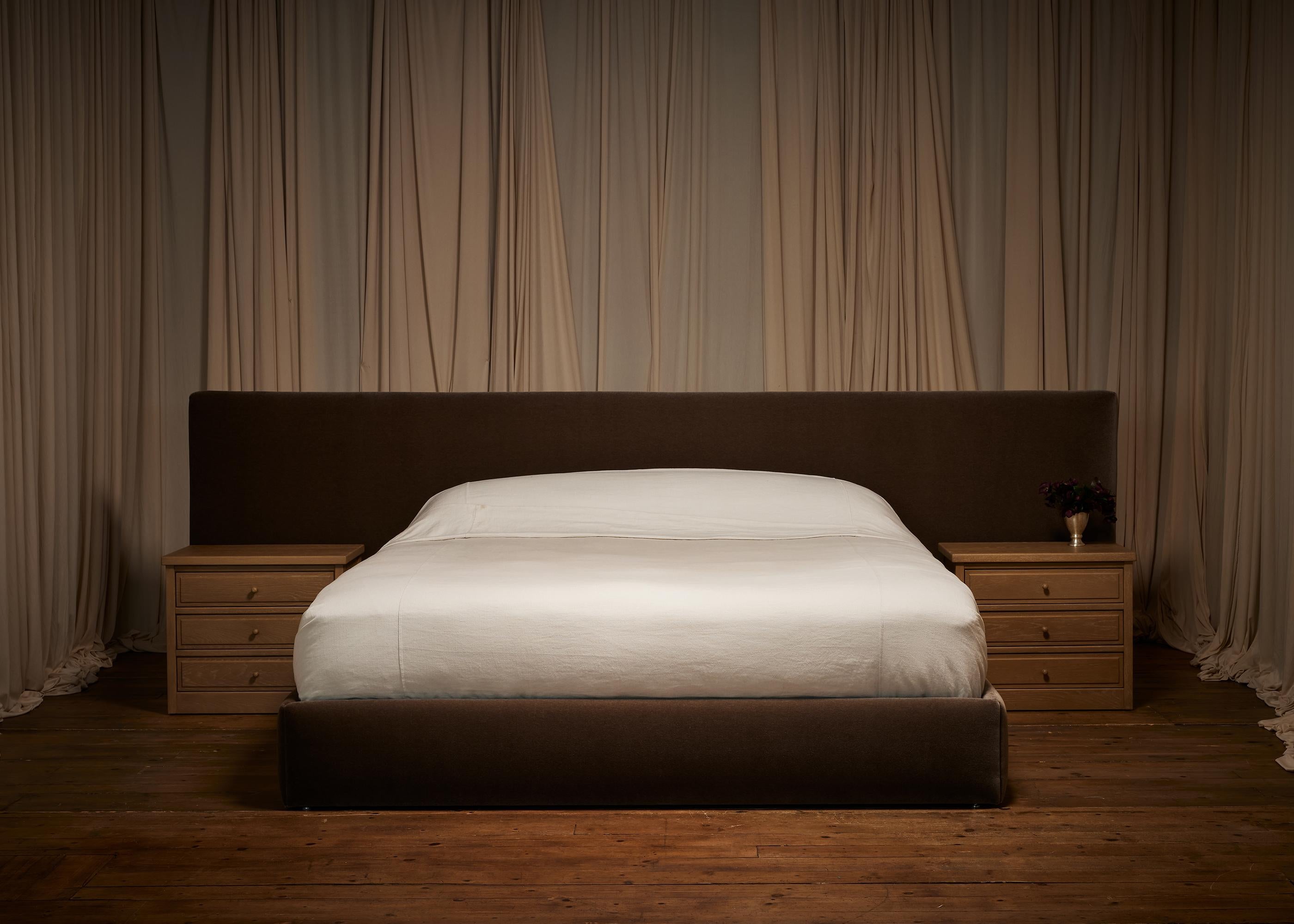 XXIe siècle et contemporain 015 Lit d'honneur - Queen - Lin ou velours en vente