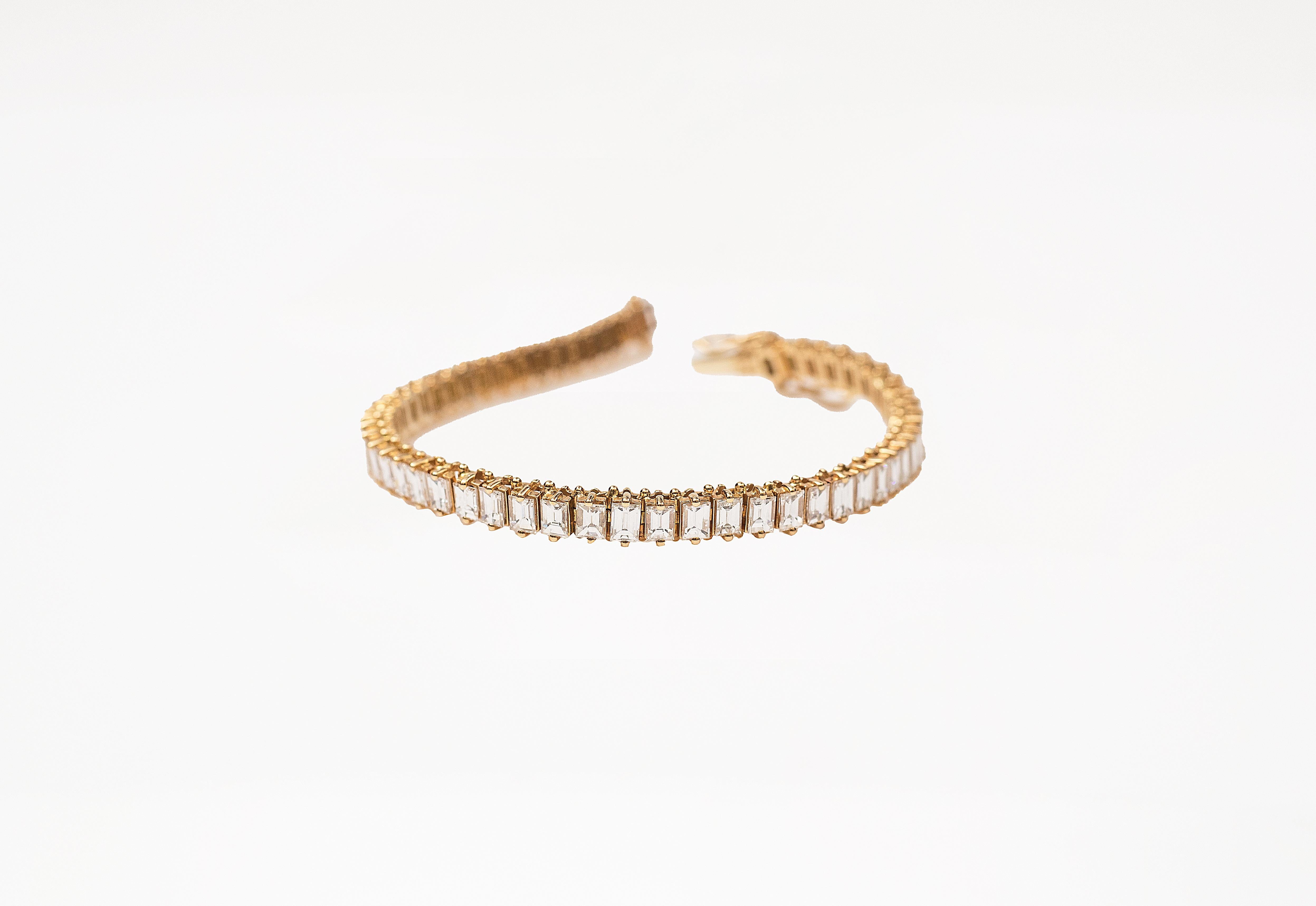 0,15 Punkter Baguette-Tennisarmband aus 18 Karat Gelbgold mit 8,70 Karat Diamanten (Baguetteschliff) im Angebot