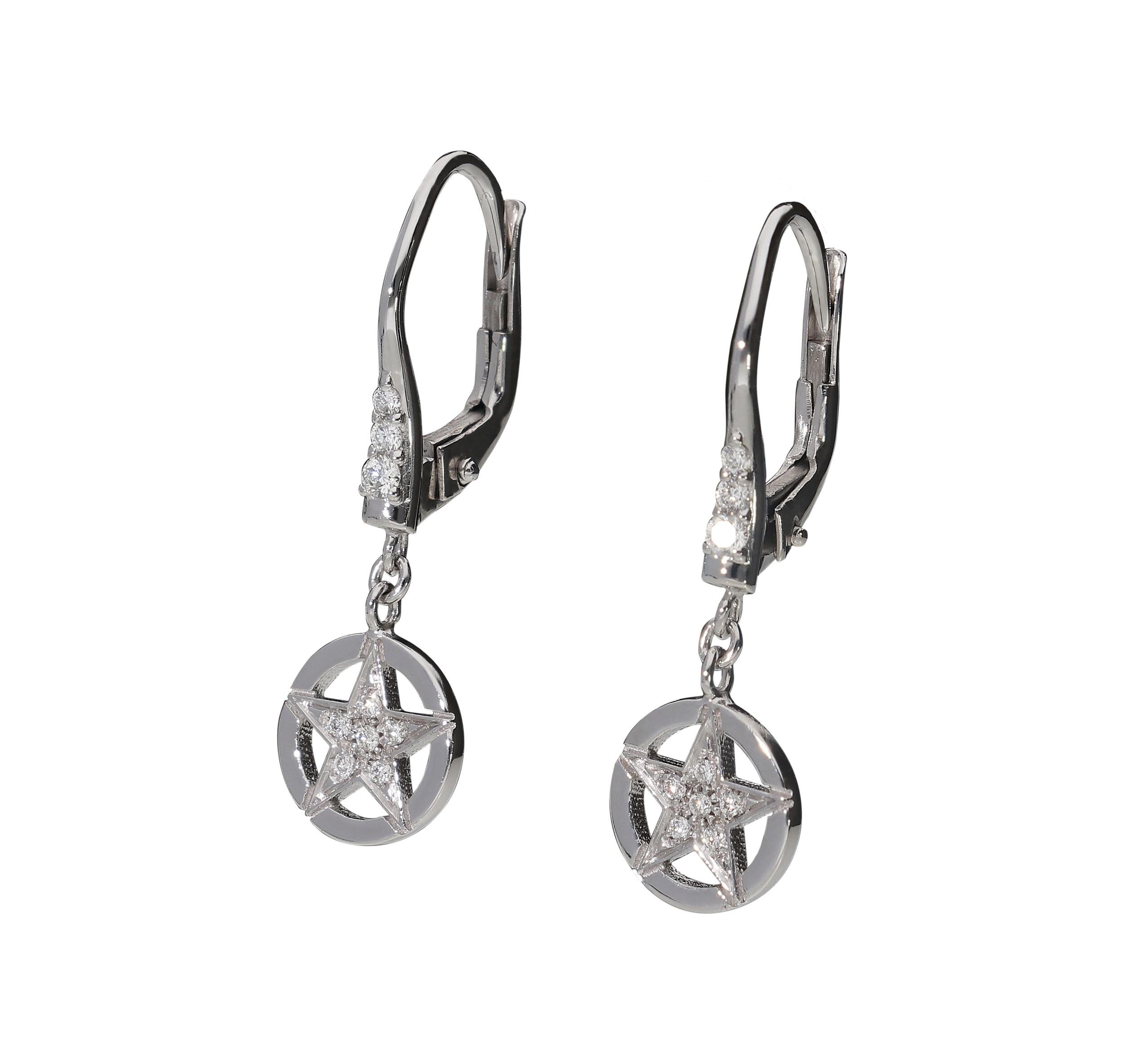 Dangle earrings in 18kt white gold for 3,10 grams and white round brilliant diamonds for 0,15 carat.
Their peculiarity is the star inside a circle, the total length is 2,70 centimeters and the width of the star is 0,85 centimeters.
A breath of fresh