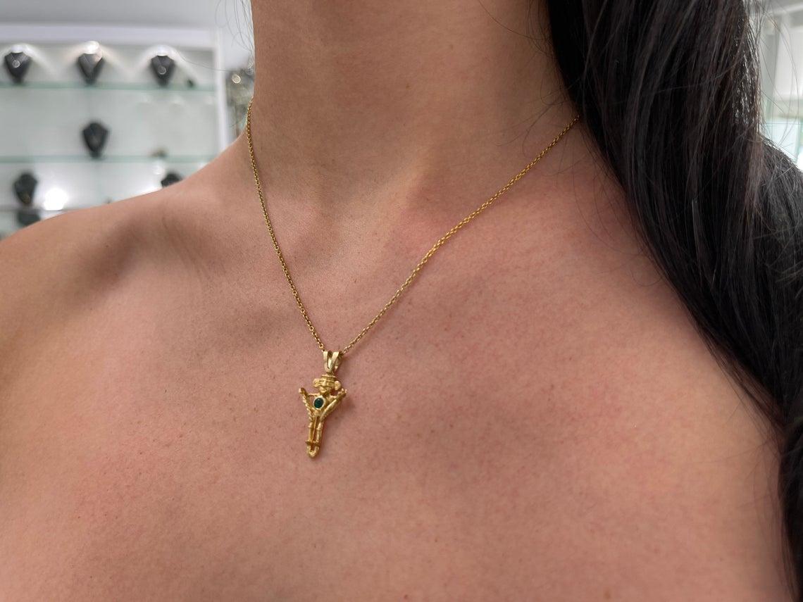 Tardo vittoriano Ciondolo in oro giallo precolombiano con smeraldo colombiano taglio rotondo 0,30ct 18K in vendita