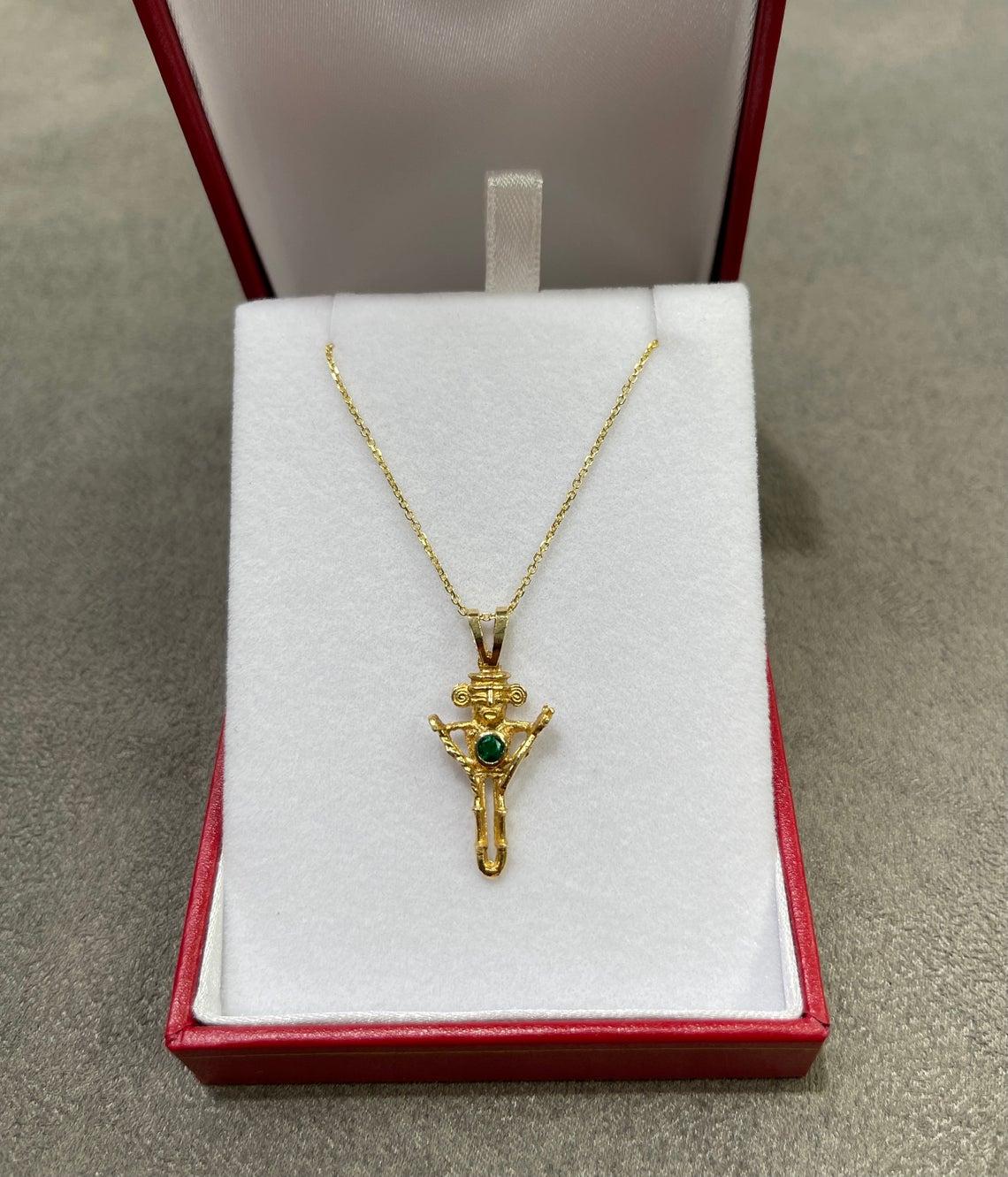Taglio rotondo Ciondolo in oro giallo precolombiano con smeraldo colombiano taglio rotondo 0,30ct 18K in vendita