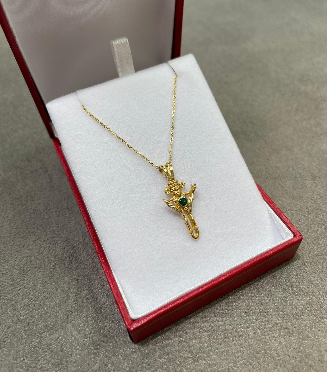 da uomo o donna Ciondolo in oro giallo precolombiano con smeraldo colombiano taglio rotondo 0,30ct 18K in vendita