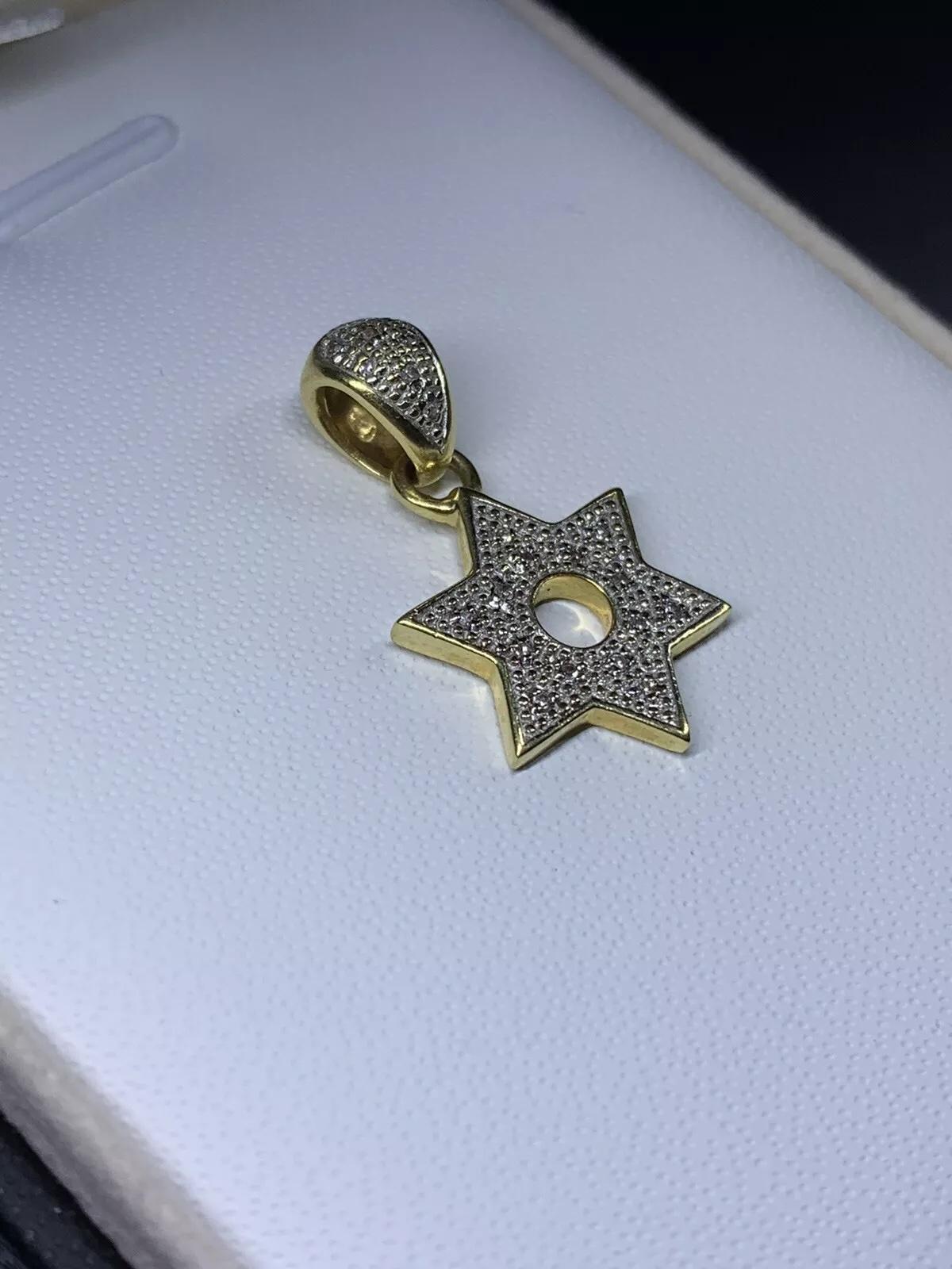 Pendentif religieux Jews Star Of David en or jaune 18 carats et diamant 0,15 carat Neuf - En vente à London, GB