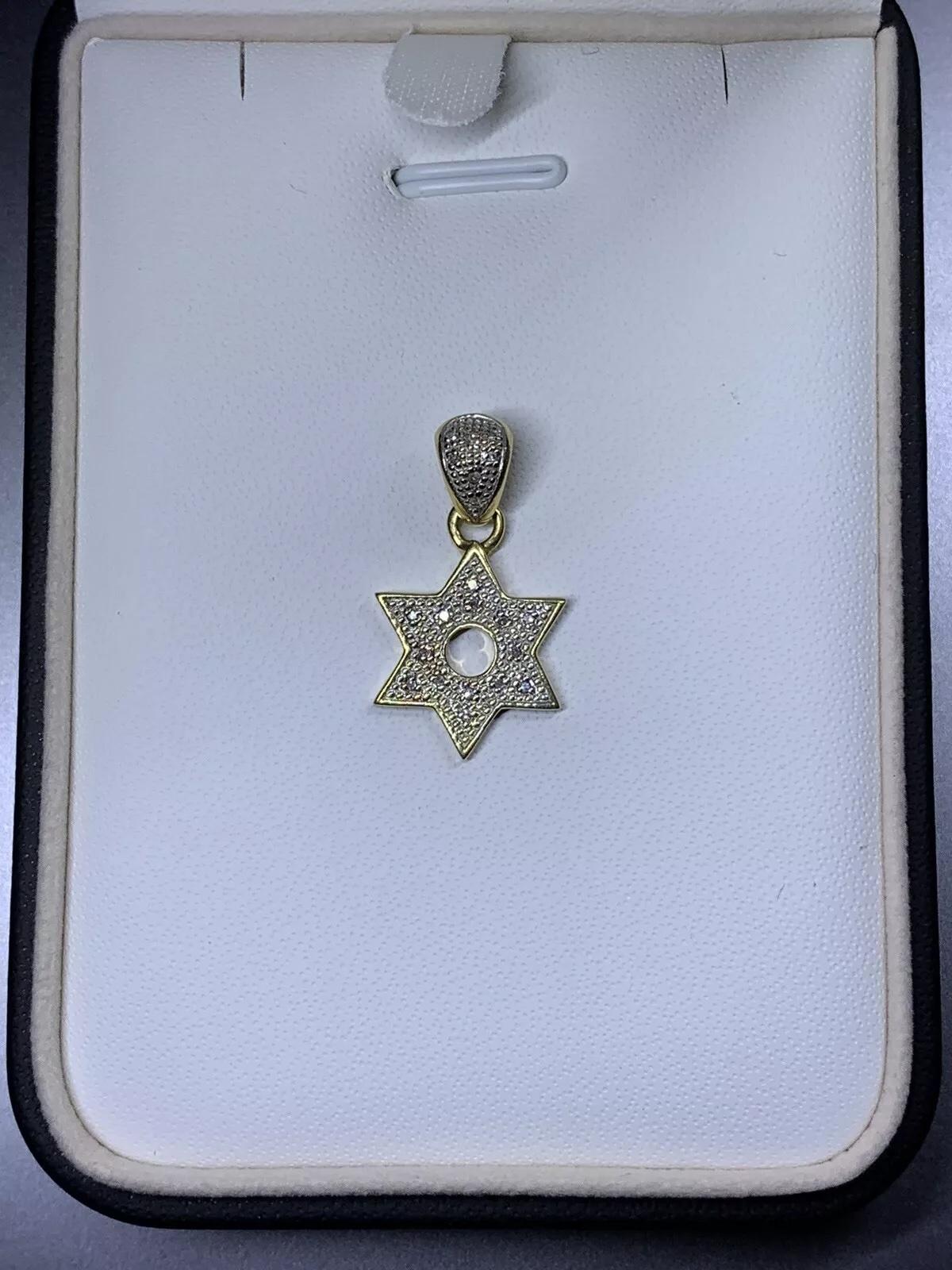 Pendentif religieux Jews Star Of David en or jaune 18 carats et diamant 0,15 carat Unisexe en vente