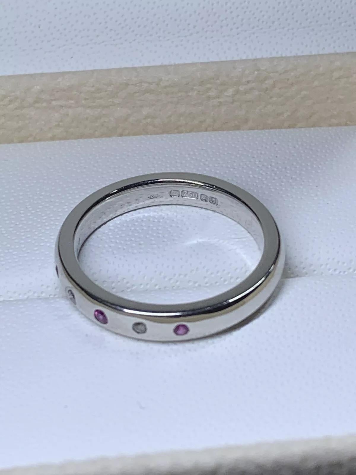 Taille ronde Bague de fiançailles solitaire d'éternité en or blanc 18 carats avec saphir et diamant 0,15 carat en vente