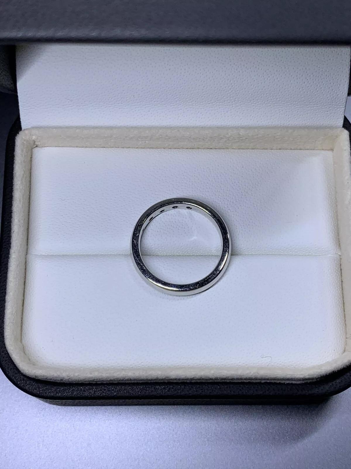 Bague de fiançailles solitaire d'éternité en or blanc 18 carats avec saphir et diamant 0,15 carat Neuf - En vente à London, GB