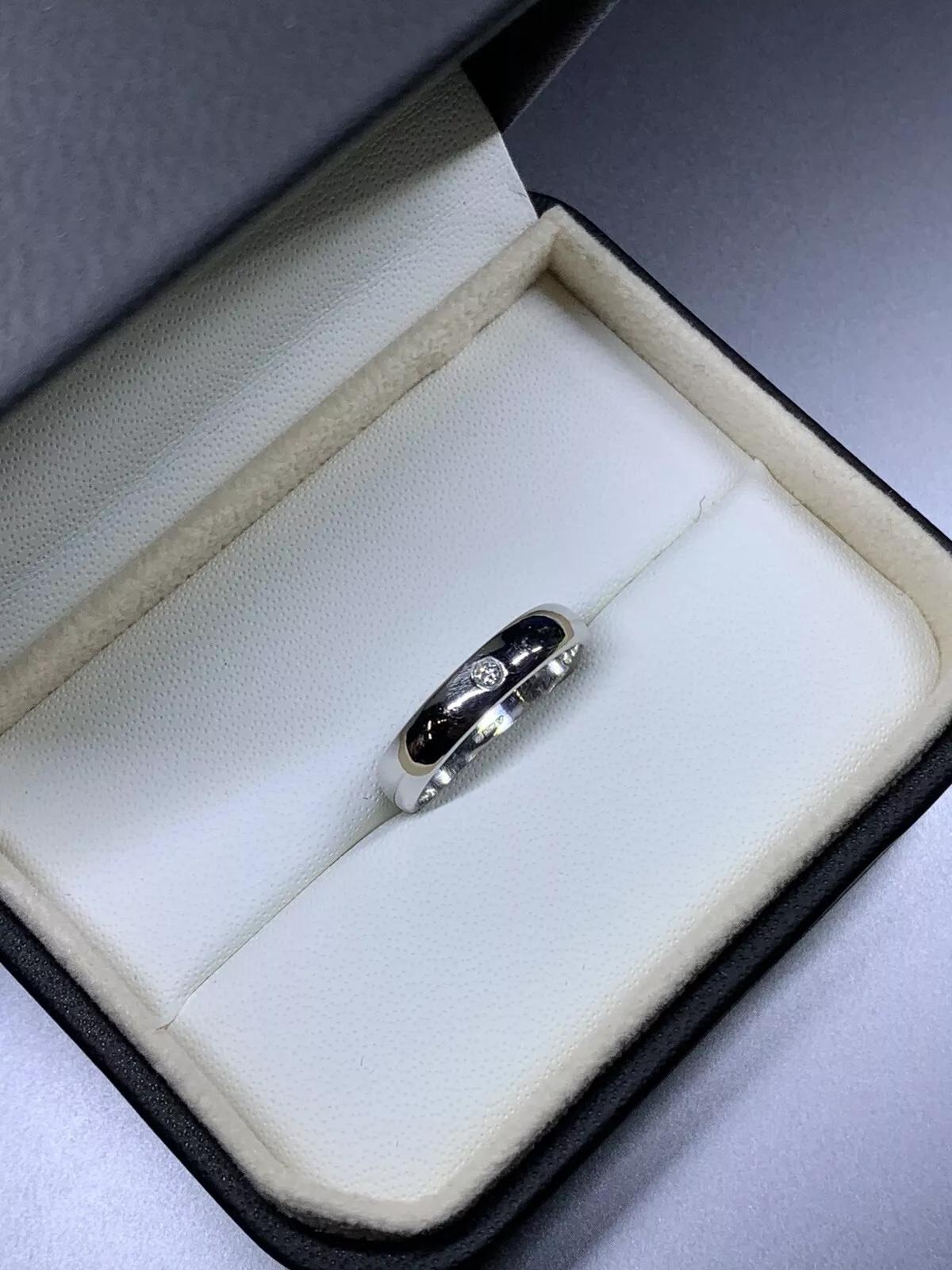 Round Cut 0.15ct Diamond solitaire unisex engagement ring 18ct white gold For Sale