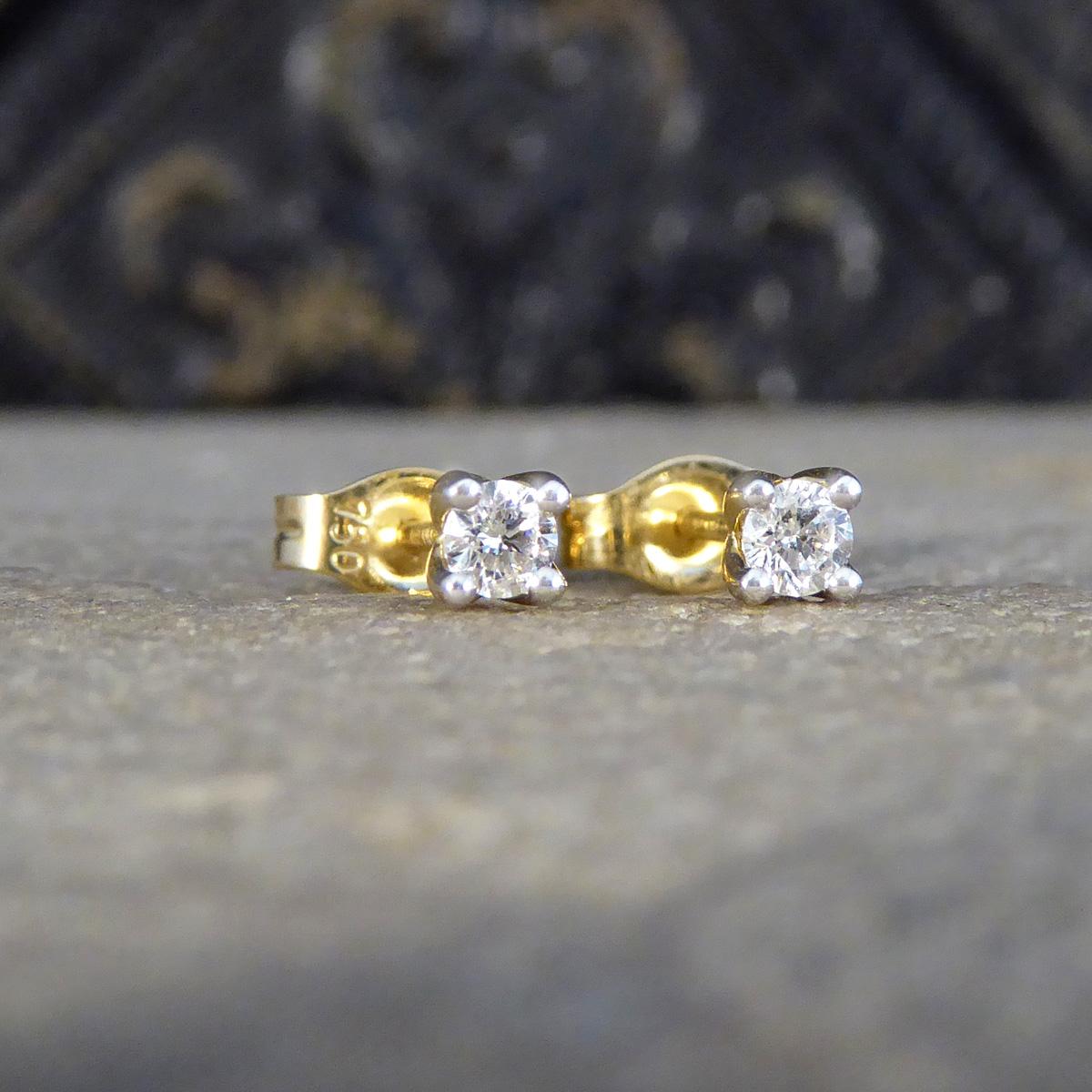 Modern 0.15ct Diamond Stud Earrings in 18ct Yellow Gold For Sale