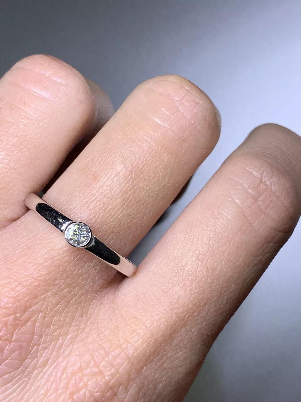 Alliance unisexe en or blanc 18 carats et diamants 0,15 carat Neuf - En vente à London, GB