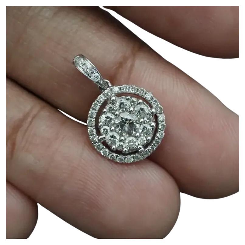 Colgante de diamante natural

Sólo el diamante central tiene 0,15Ct.

Peso de los diamantes naturales de acento (41 piezas) - 0,30 qt

Metal-18k Oro macizo

Peso del oro (neto) - 1,1 gramos

Zonas dañadas - Ninguna

Color -G~H

Claridad - VS

Peso