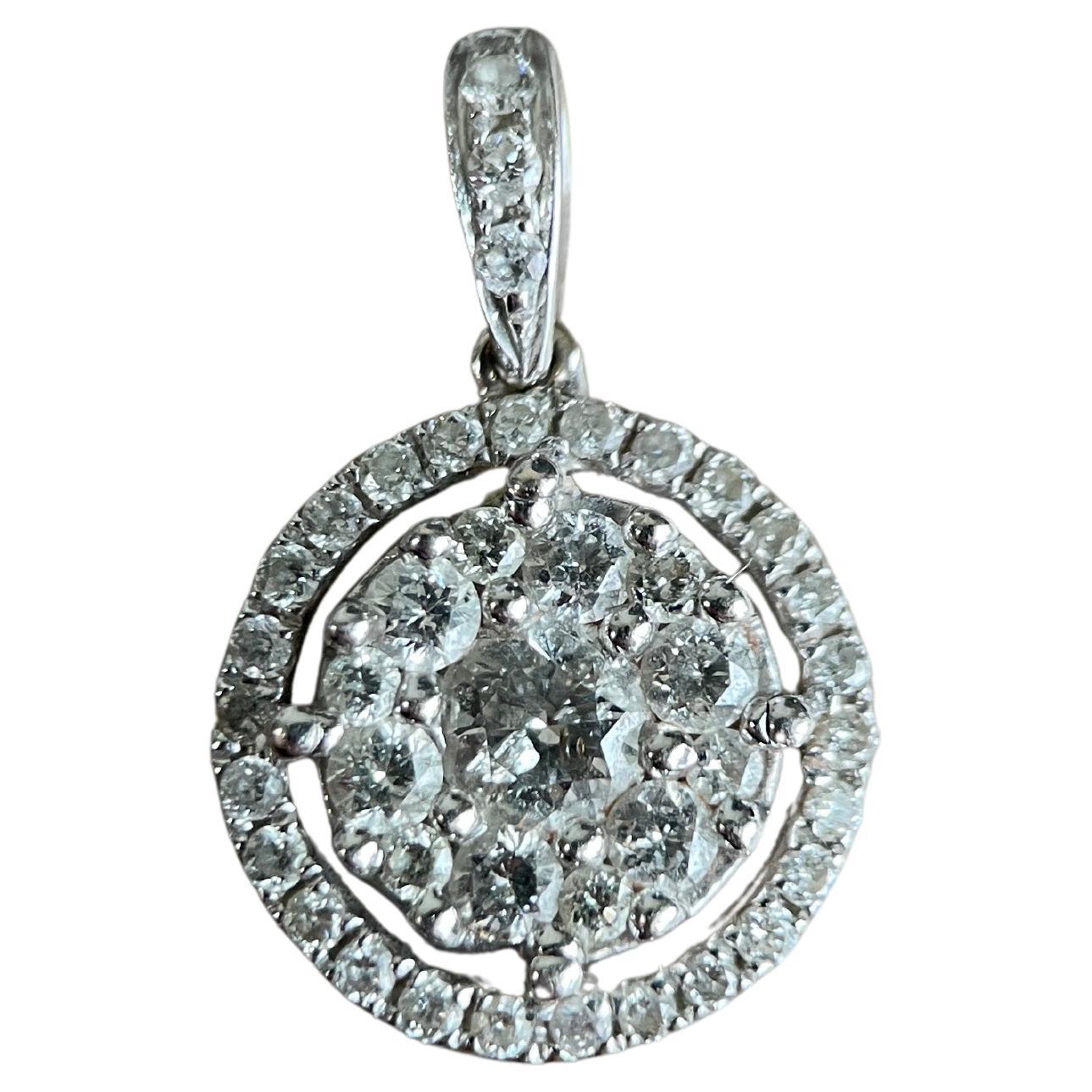 Ciondolo con diamante naturale principale da 0,15 carati e accenti da 0,30 carati
