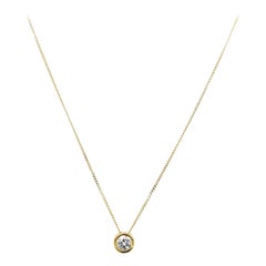Colgante de diamante redondo de 0,15 ct con engaste Rubover en oro amarillo de 18 ct