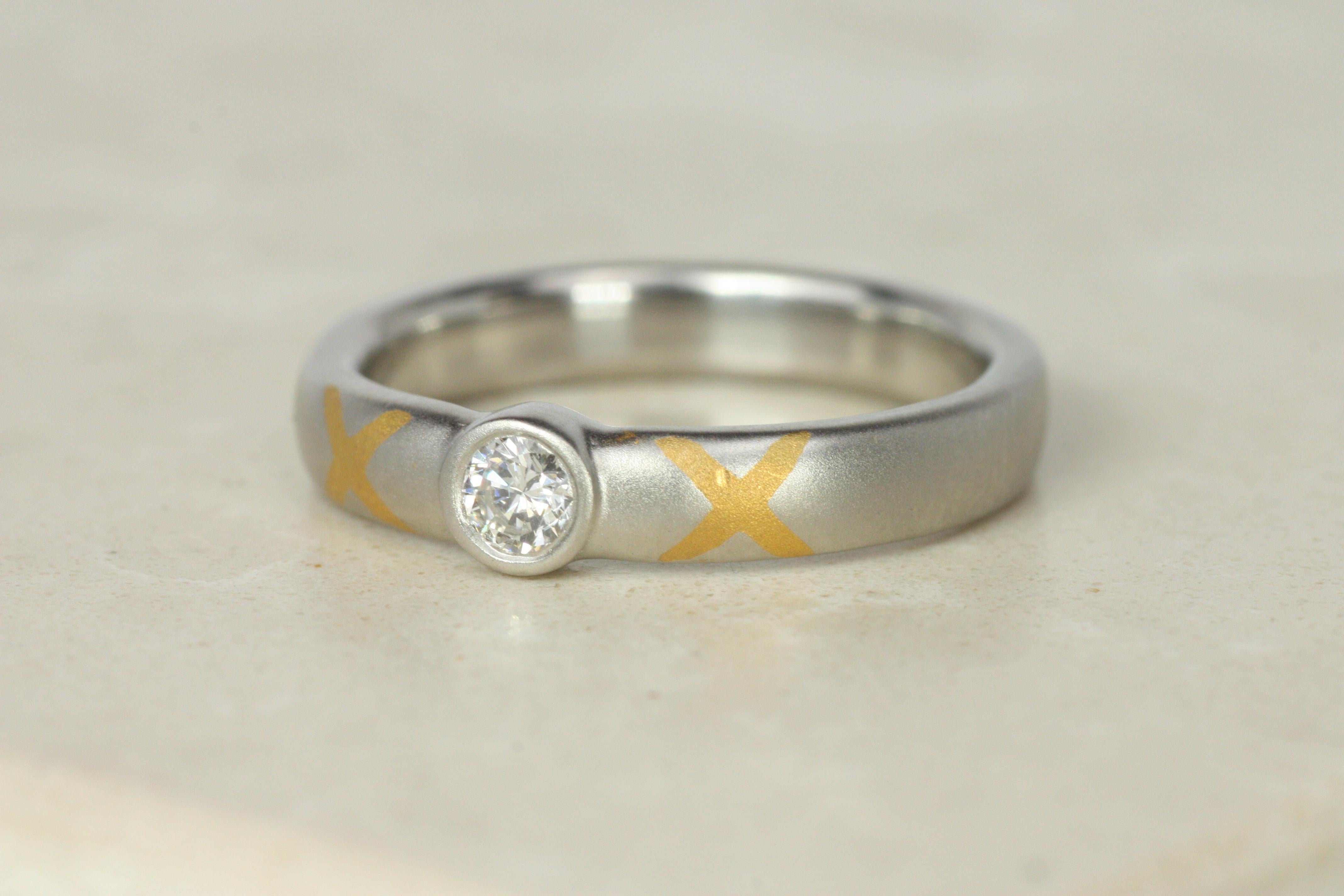 0,15ct Runder Diamant Solitär Band Ring Platin 24K Gelbgold 