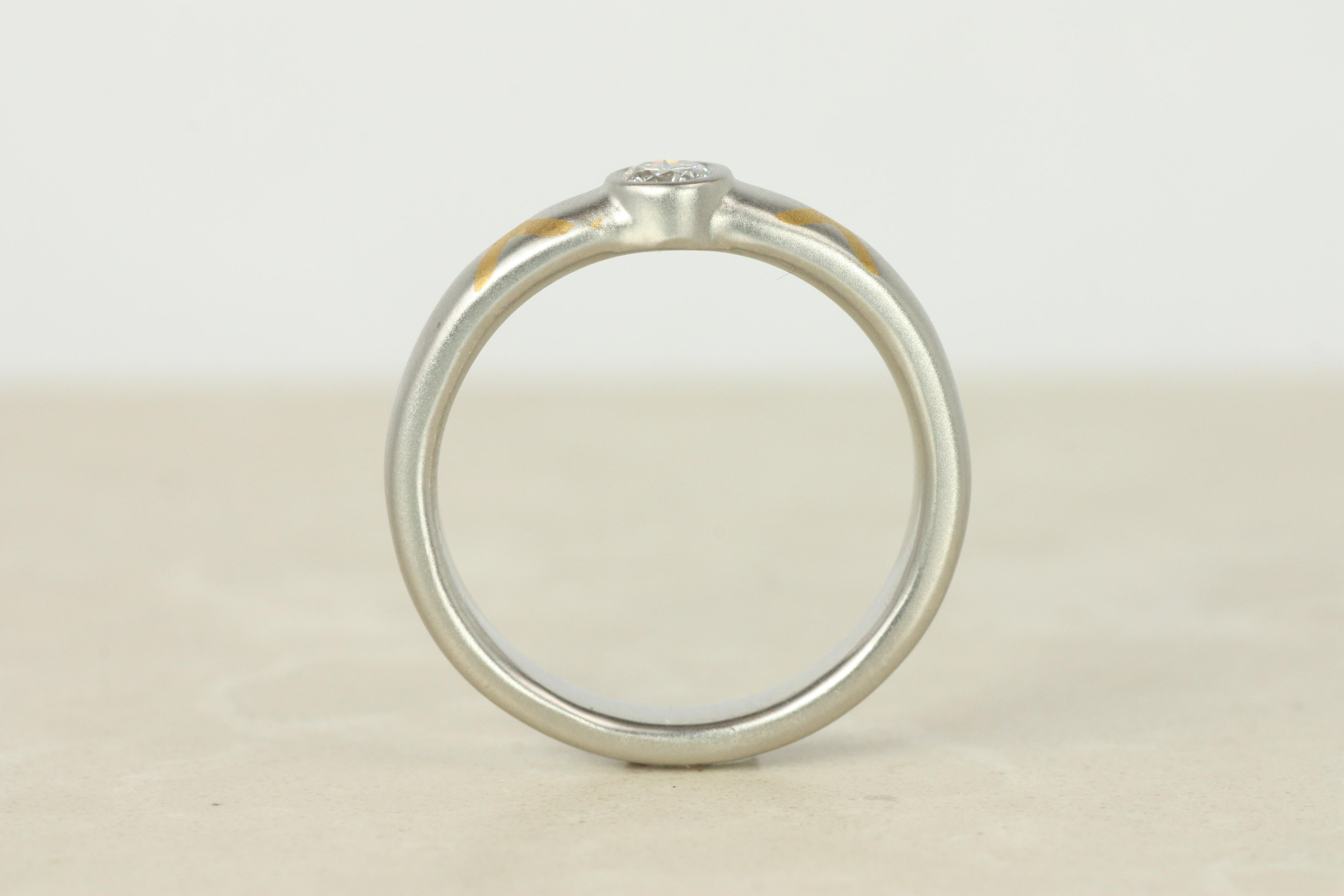 0,15ct Runder Diamant Solitär Band Ring Platin 24K Gelbgold 
