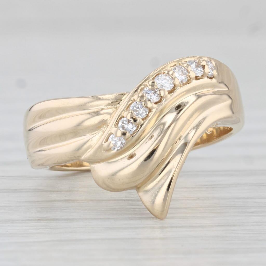Round Cut 0.15ctw Diamond Bypass Ring 14k Yellow Gold Size 6.75 For Sale