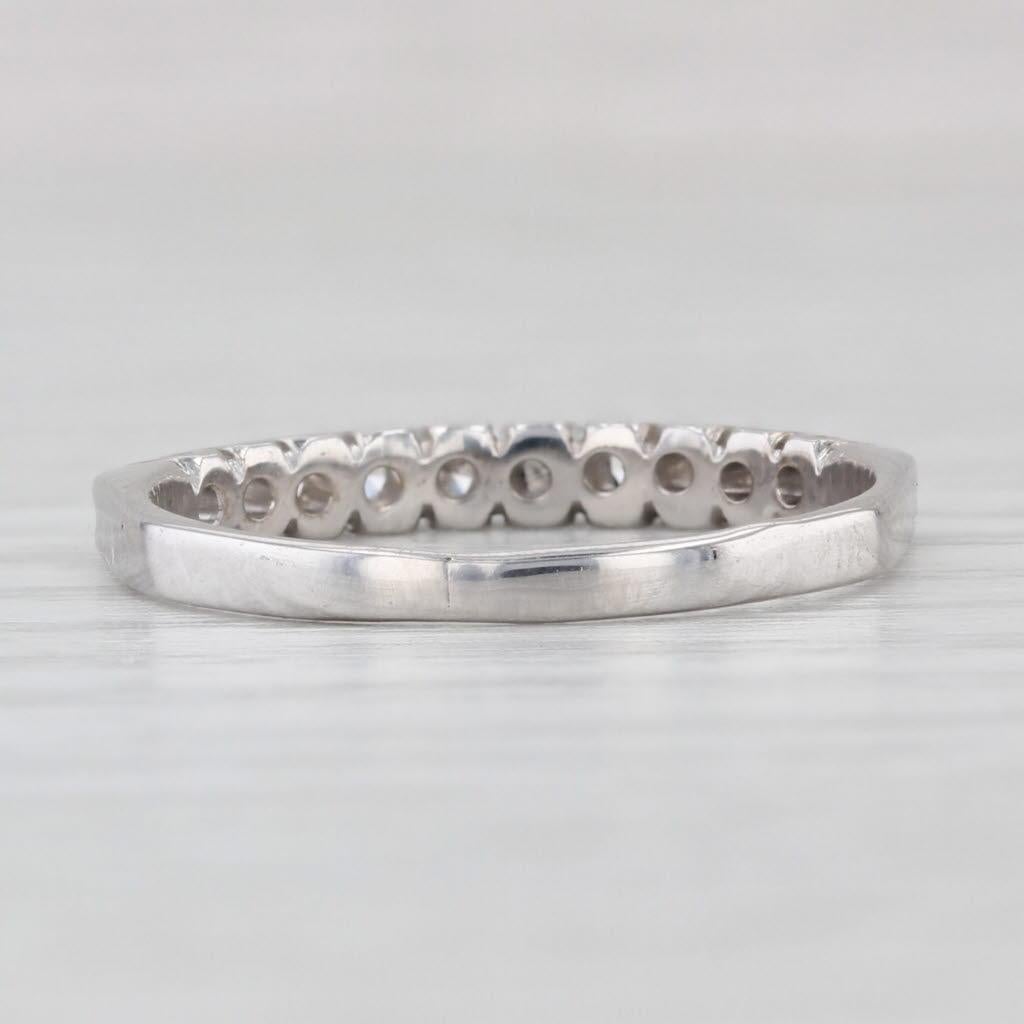 Taglio rotondo Anello impilabile con diamante da 0,15 ct. in oro bianco 18k Taglia 7 in vendita