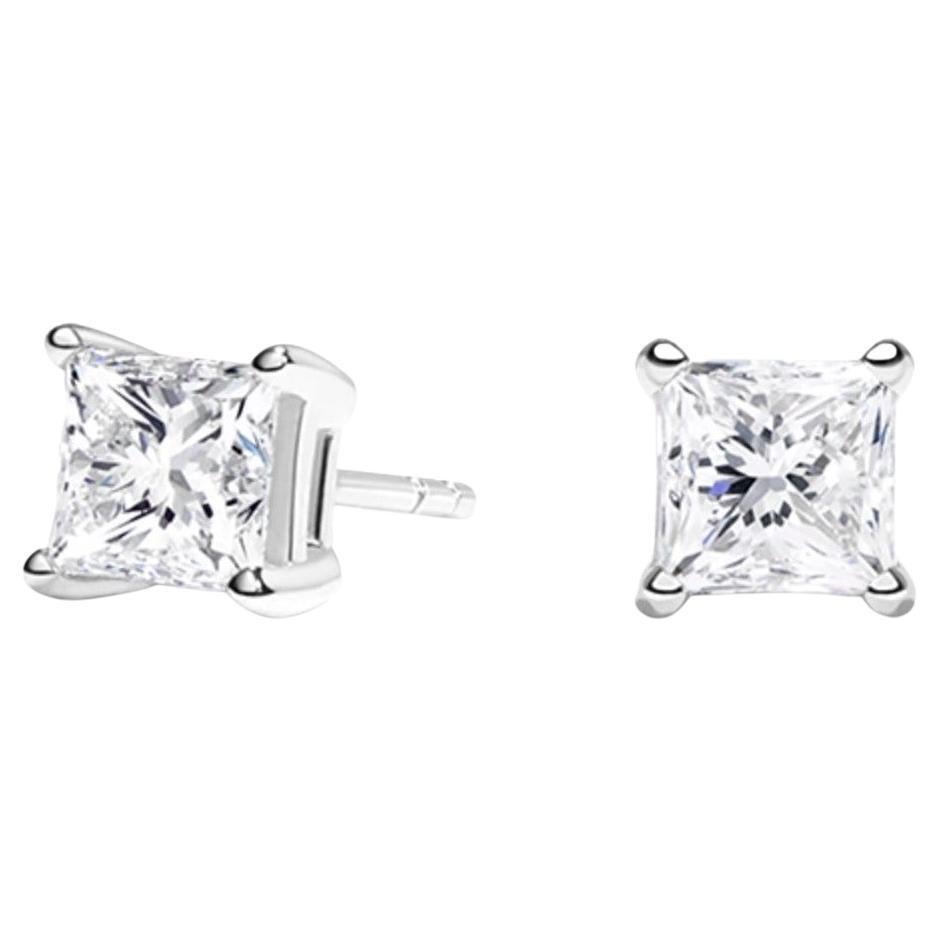 Clous d'oreilles en or blanc 14 carats avec diamants taille princesse naturel de 0,15 carat