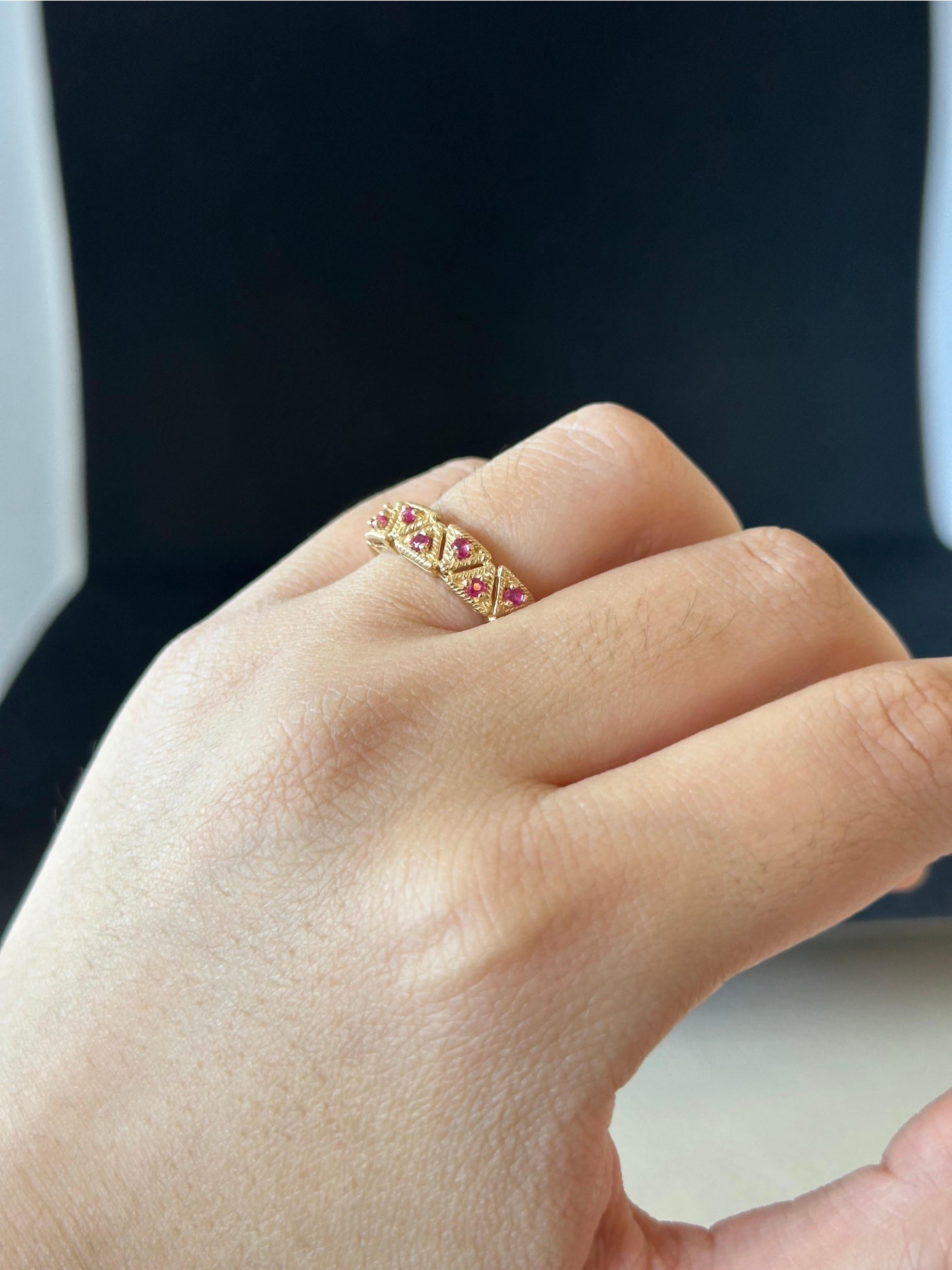 Brilliant Cut 0.15ctw Ruby 14k Yellow Gold Ring For Sale