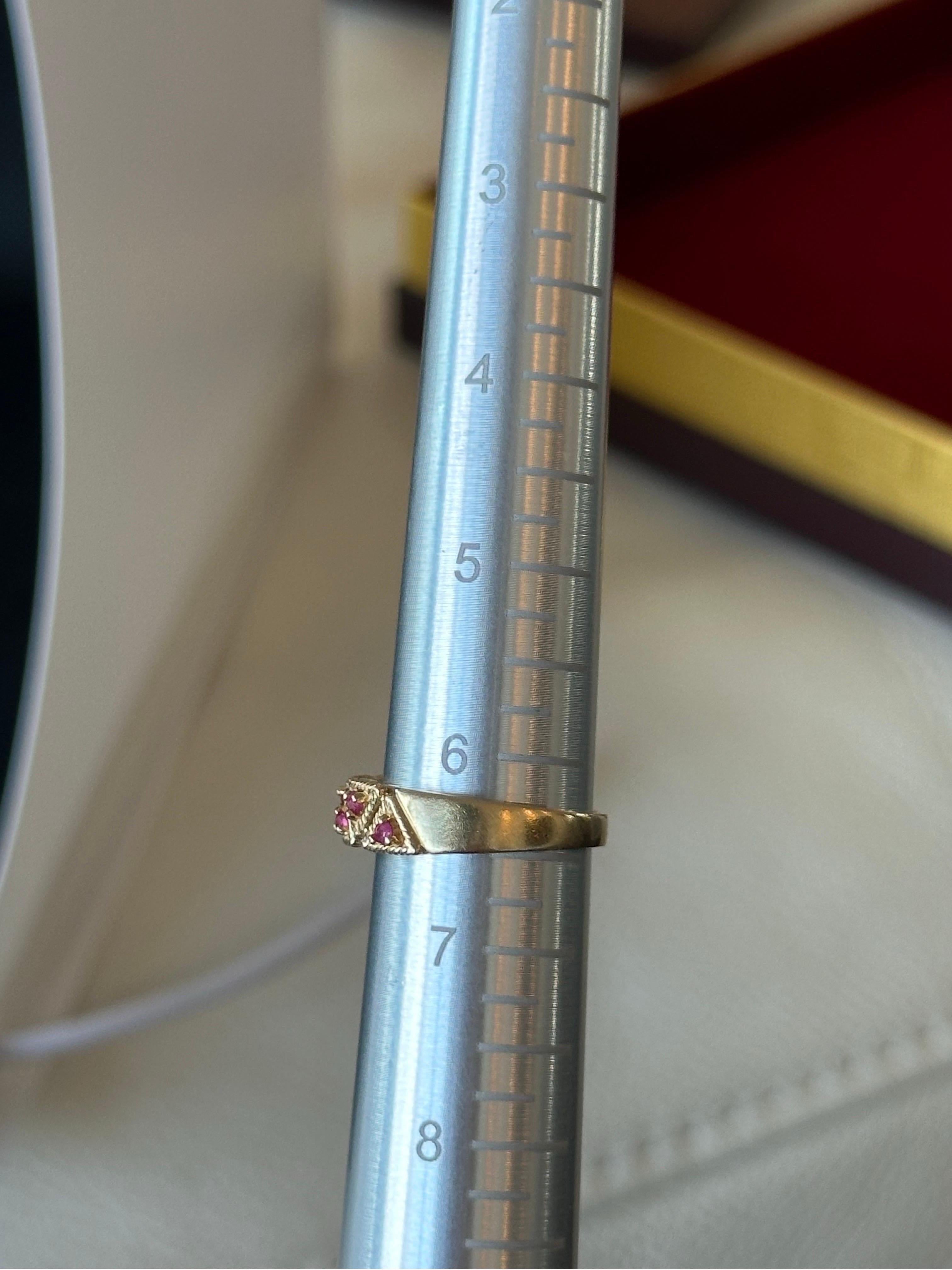 0.15ctw Ruby 14k Yellow Gold Ring In Excellent Condition For Sale In West Palm Beach, FL