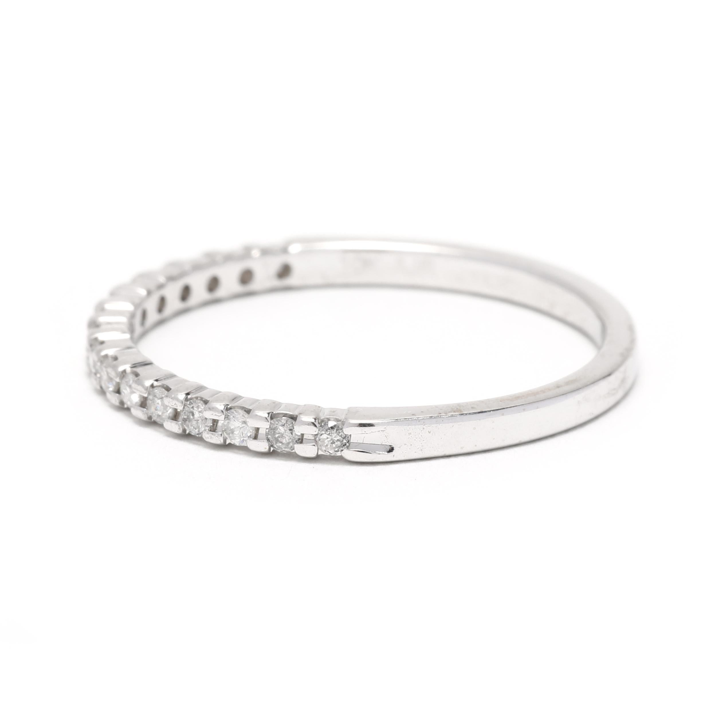 0,15 ctw dünner Diamant-Hochzeitsring, 10k Weißgold, Ring im Zustand „Gut“ im Angebot in McLeansville, NC