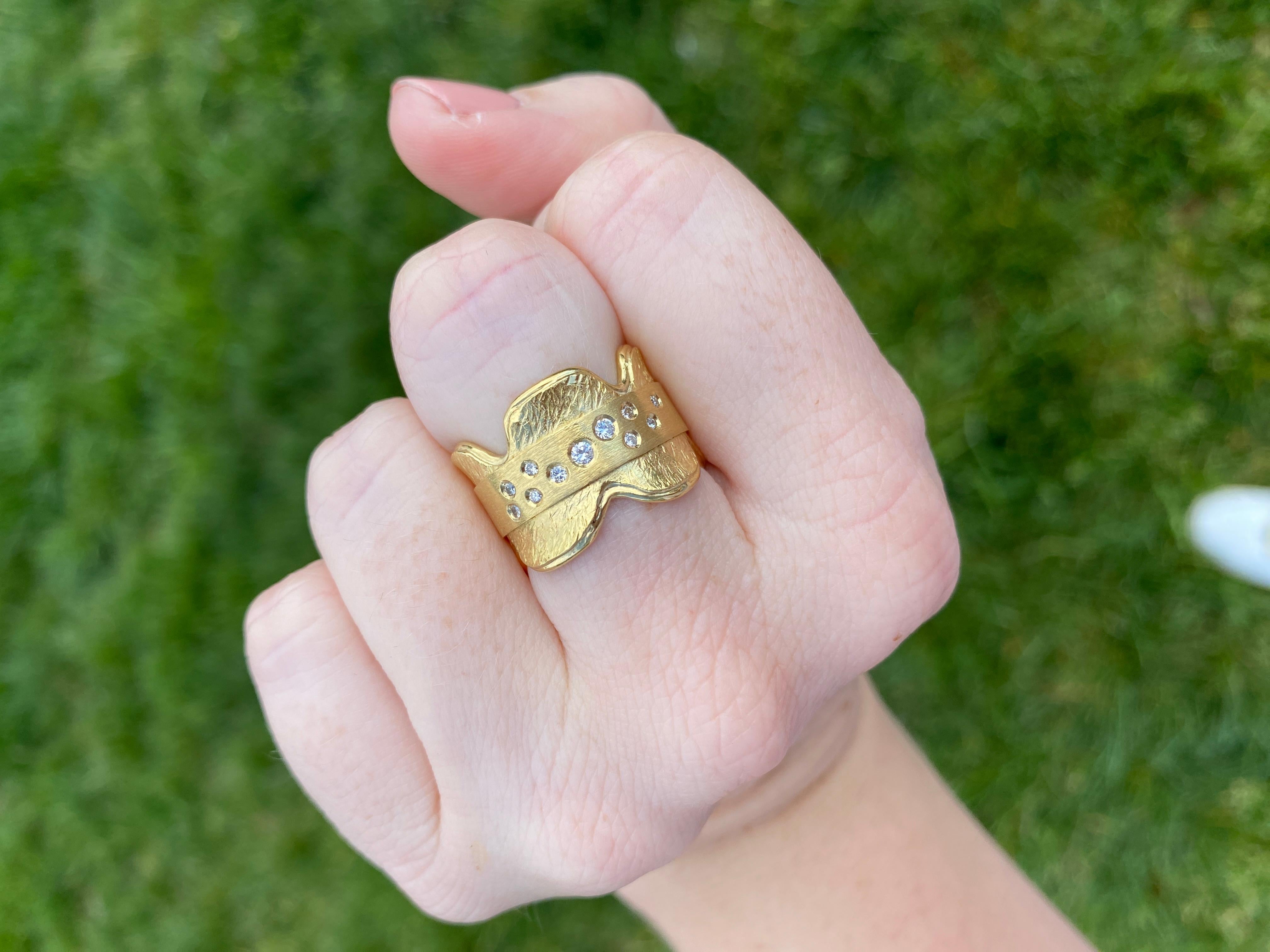 0,15 Karat breiter Diamantring mit Wellenschliff, 18 Karat Gelbgold, Ring Größe 6,5, strukturiert 1