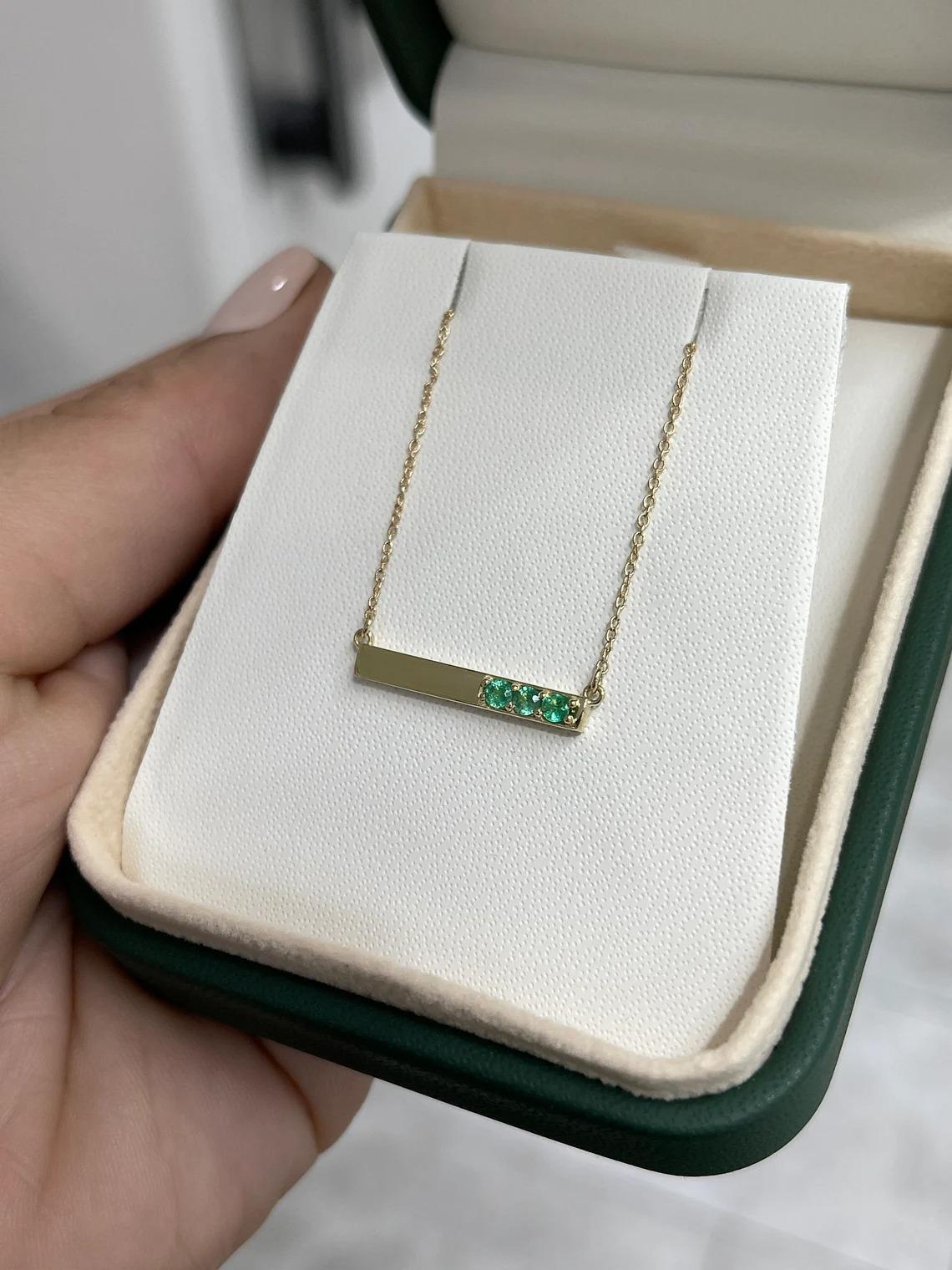 Modernist 0.15tcw 14K Natural Emerald Three Stone Horizontal Gold Bar Pendant Necklace 585 For Sale