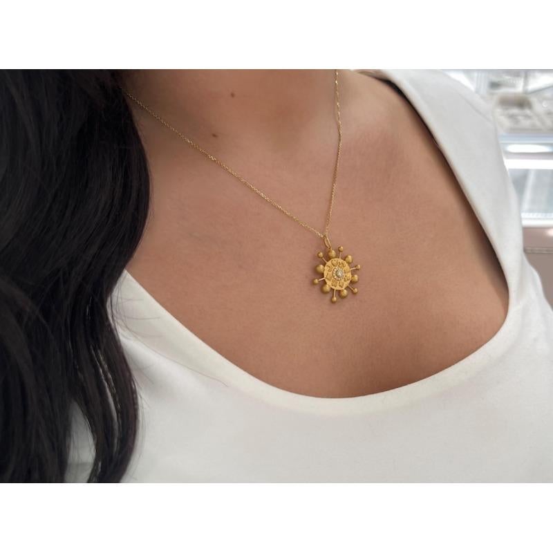 Ciondolo Celeste con diamante da 0,15tcw  Lunetta in oro 14K e design aureolato a forma di cuore e luna in vendita 1