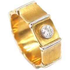 0.16 Carat Diamond 18 Karat Gold Band Ring 18 Karat White Gold Vertical Edges