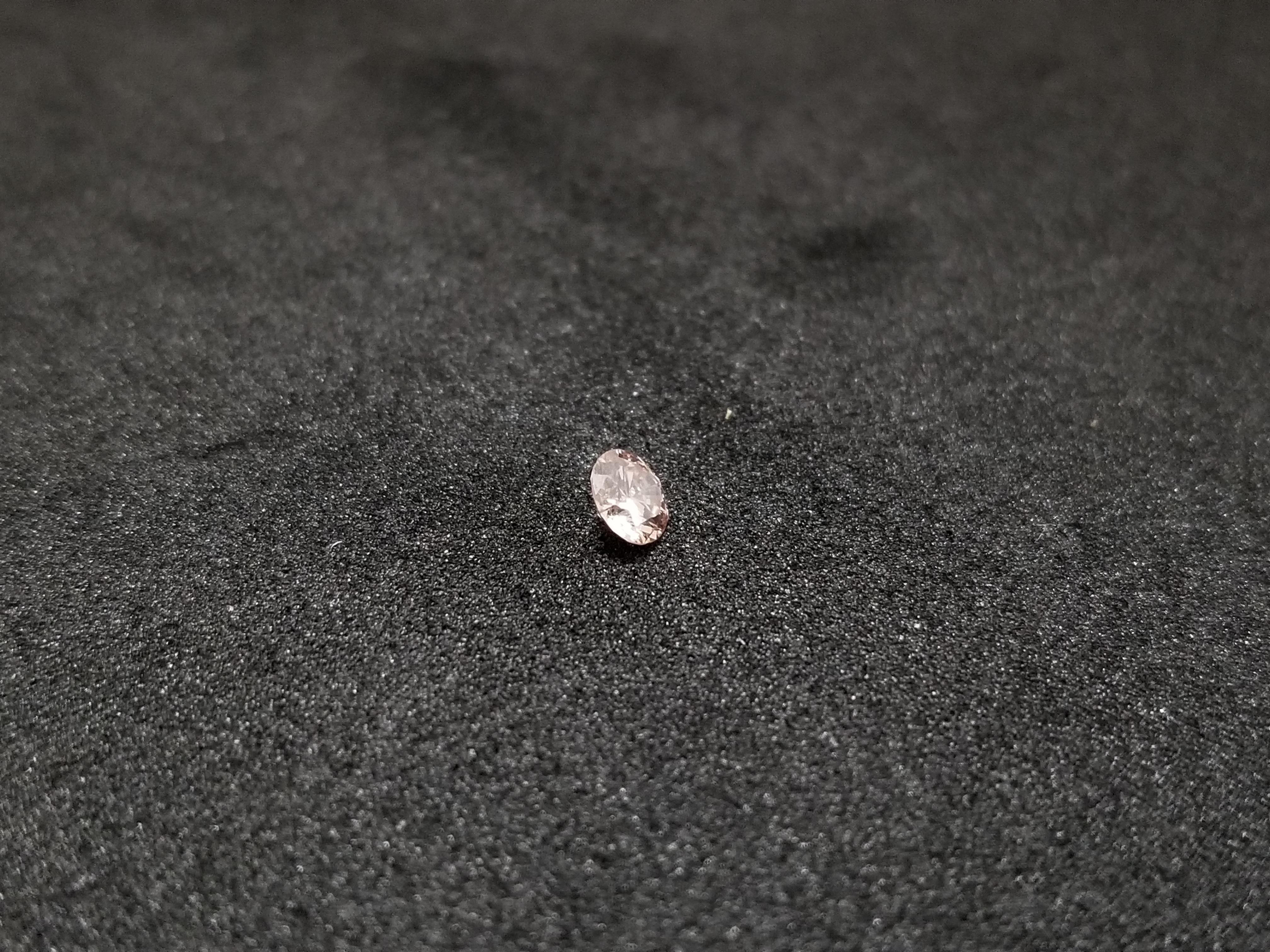 0,16 Karat natürlicher Fancy Orangenrosa runder loser Diamant in runder Form in runder Form (Rundschliff) im Angebot
