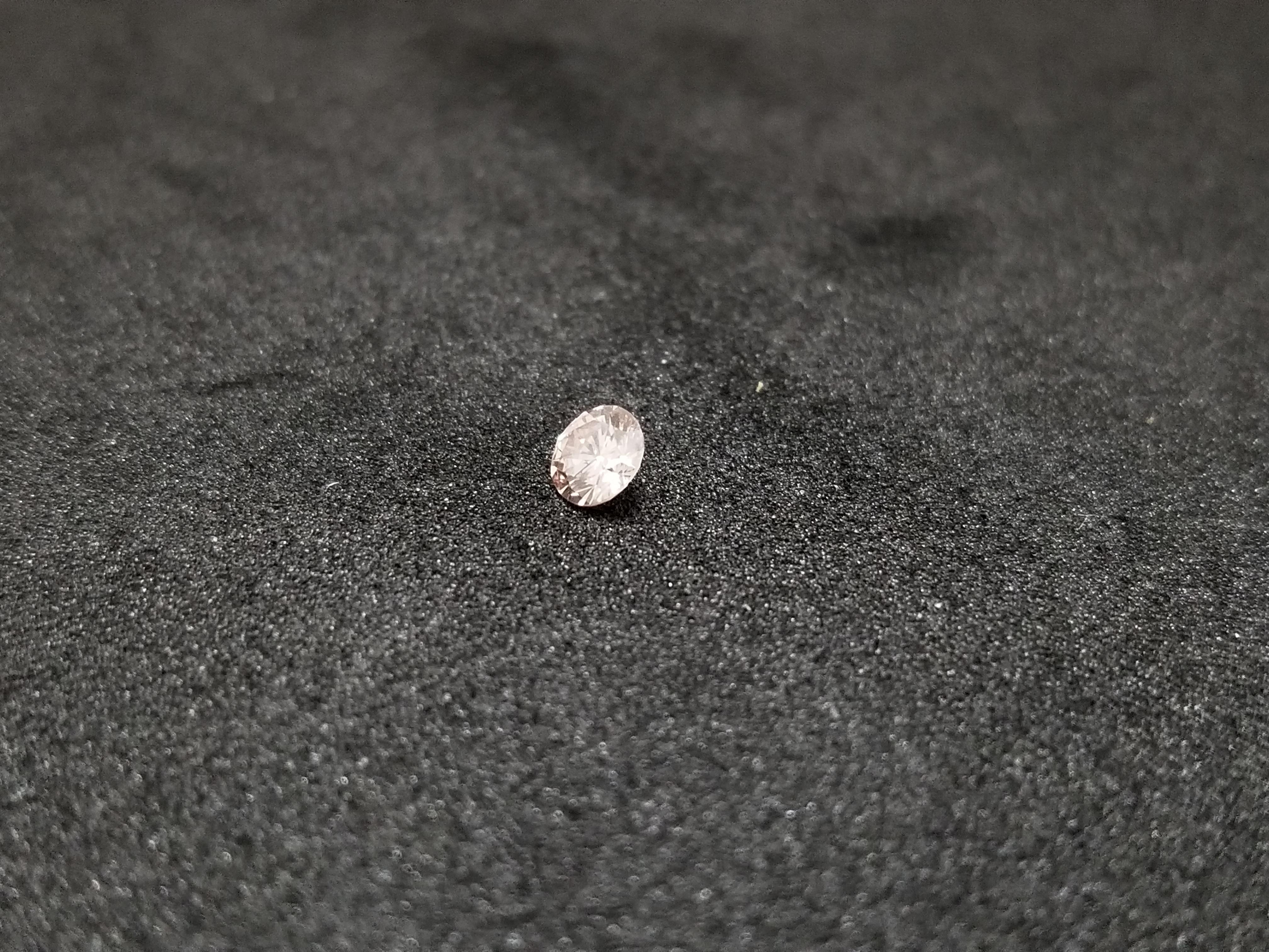0,16 Karat natürlicher Fancy Orangenrosa runder loser Diamant in runder Form in runder Form im Zustand „Neu“ im Angebot in Great Neck Plaza, NY