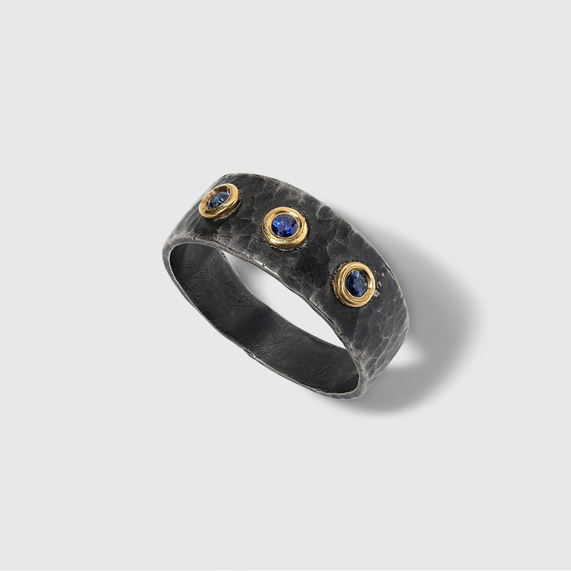 Artisan 0.16 Carats Triple Blue Sapphire 24K & Silver Ring with Hammered Textured Band For Sale