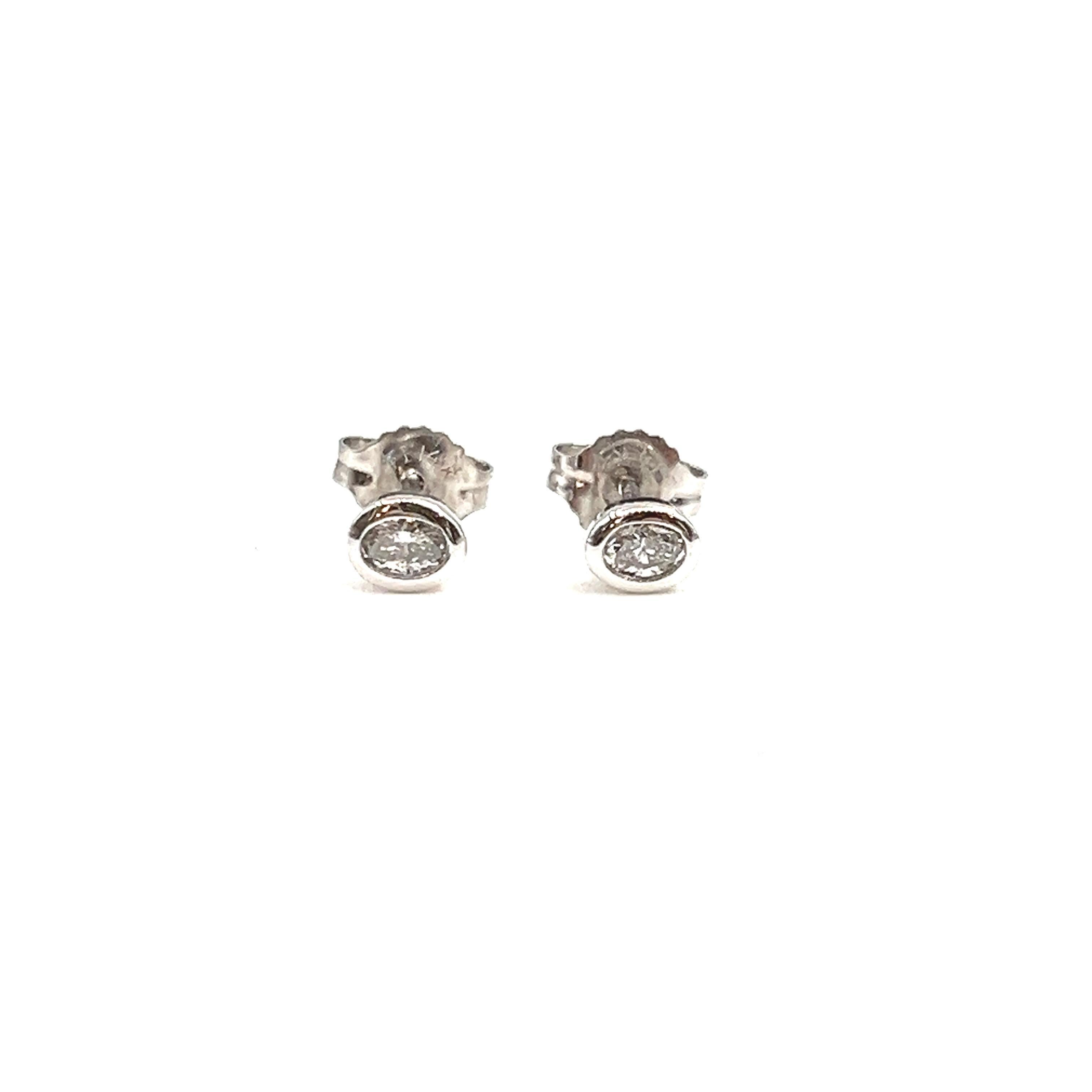 Modern 0.16 ct Natural Diamond Oval Stud Earrings