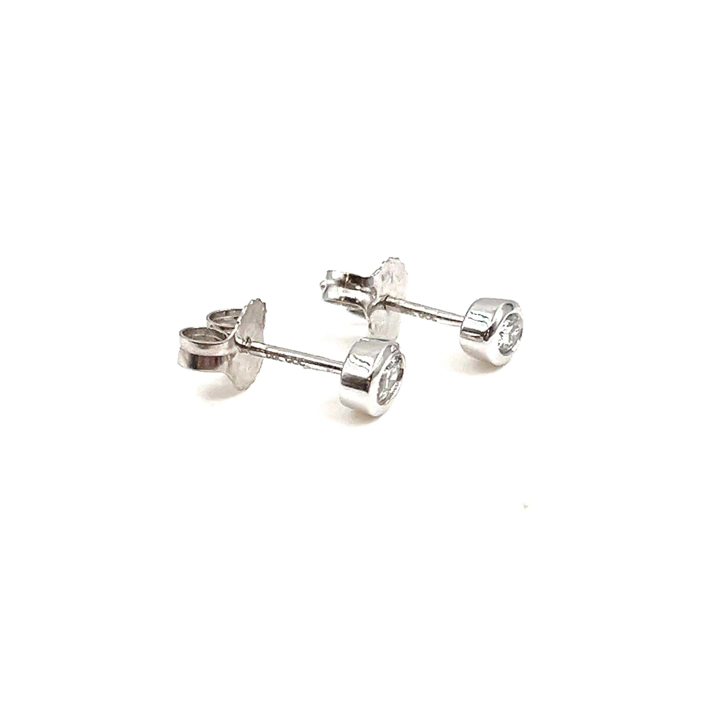 Oval Cut 0.16 ct Natural Diamond Oval Stud Earrings