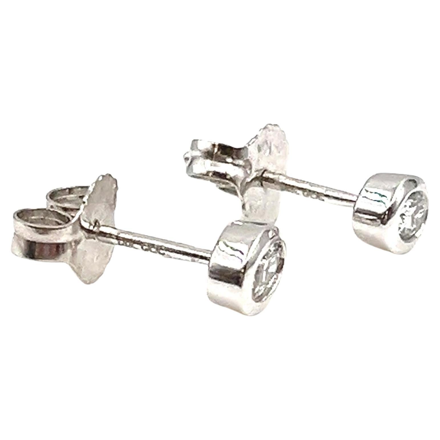 These oval bezel set diamond studs will elevate any wardrobe. The diamonds showcase a color of G/H and SI1/SI2 in clarity. A perfect addition to any accessory collection.