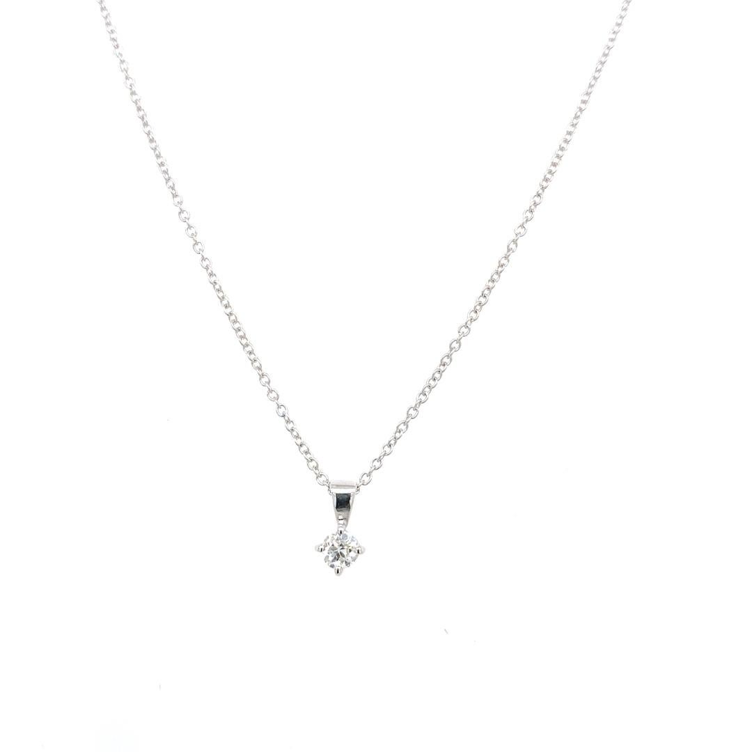 Pendentif en or blanc 9ct solitaire 0.16ct G/H Si1 Victorian Cut Diamond

Informations supplémentaires :
Sur chaîne en or blanc 9ct 16/18''. 
Poids total des diamants : 0,16ct
Couleur du diamant : G/H
Clarté du diamant : Si1
Poids total : 1,3