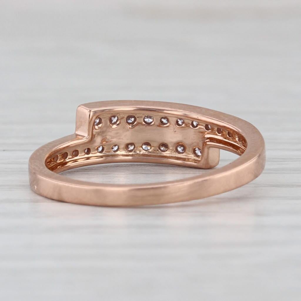 Taille ronde 0.16ctw Diamond Bypass Ring 18k Rose Gold Size 7.25 Stackable en vente