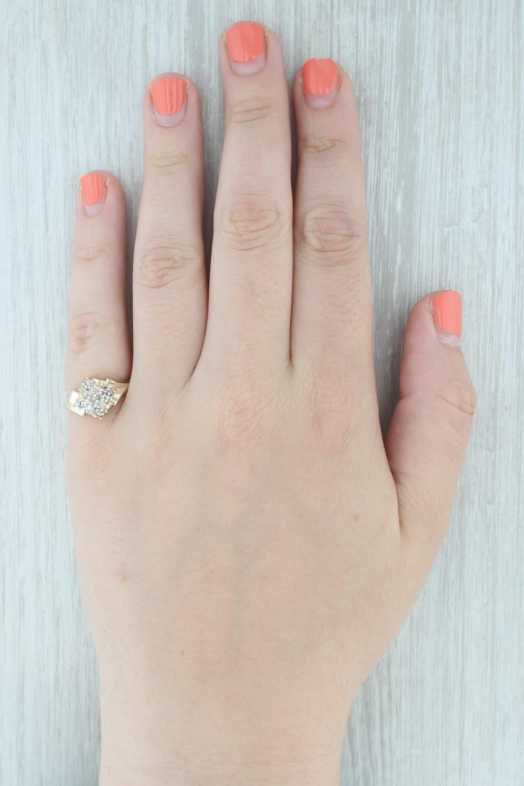 0.16ctw Diamond Cluster Ring 10k White Yellow Gold Size 7.25 Engagement en vente 4
