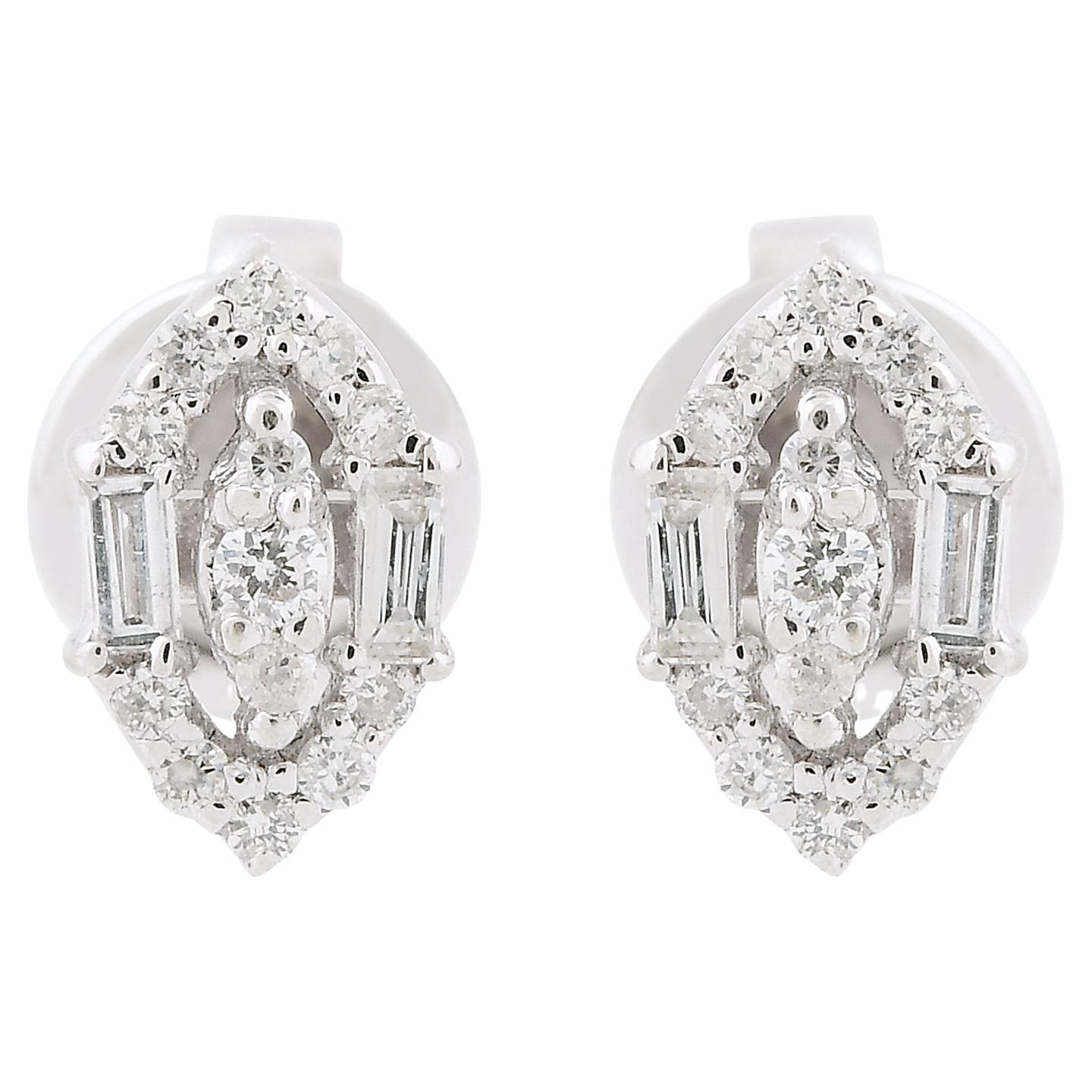 Artikel-Code :- SEE-1489H
Bruttogewicht :- 1.47 gm
18k Massiv Weißgold Wt. :- 1,44 gm
Natürlicher Diamant Gewicht :- 0.17 Ct. ( DURCHSCHNITTLICHE DIAMANT-REINHEIT SI1-SI2 & FARBE H-I )

✦ Größenbestimmung
.....................
Wir können die meisten