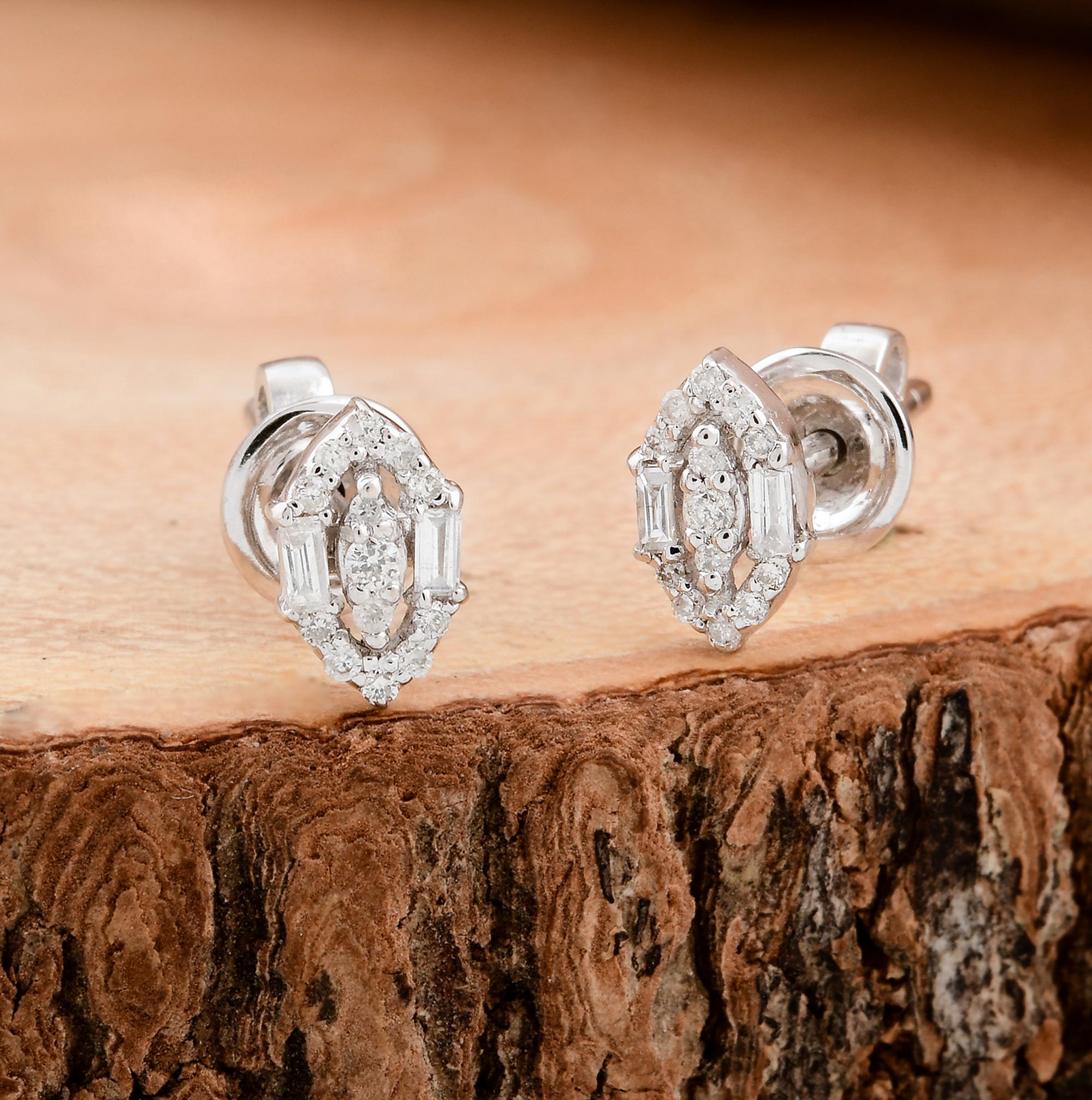 0,17 Karat Baguette & Runde Diamant Ohrstecker 18 Karat Weißgold Schmuck (Moderne) im Angebot