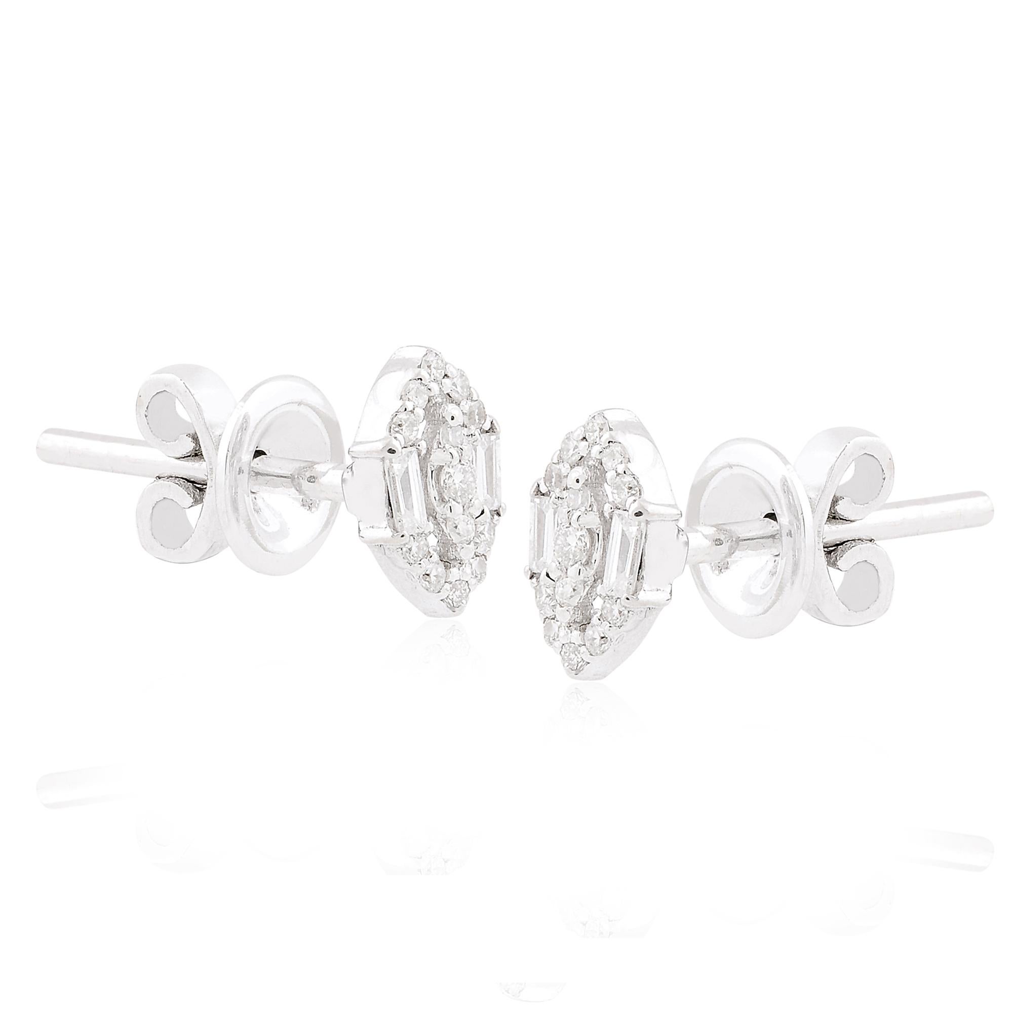 0.17 Carat Baguette & Round Diamond Stud Earrings 18 Karat White Gold Jewelry In New Condition For Sale In Diera, Dubai