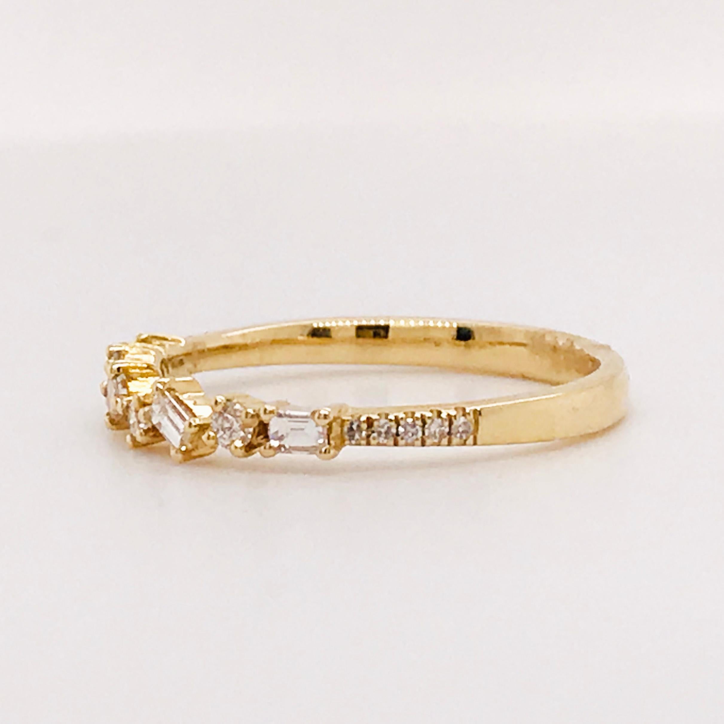 Anello con diamante baguette e rotondo da 0,17 carati, fascia di diamanti impilabile in oro 14k 1